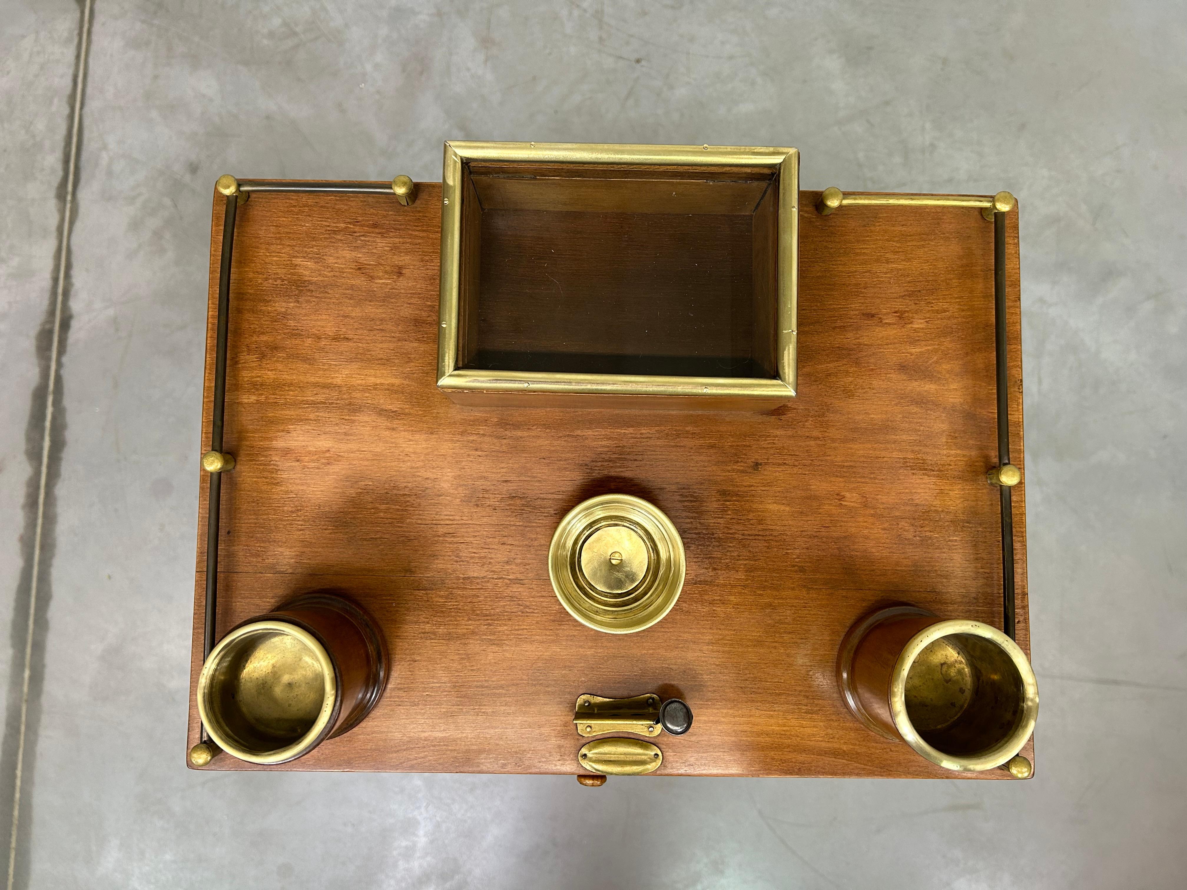 Début du 20ème siècle Table d'appoint Jugendstil pour fumeurs en vente