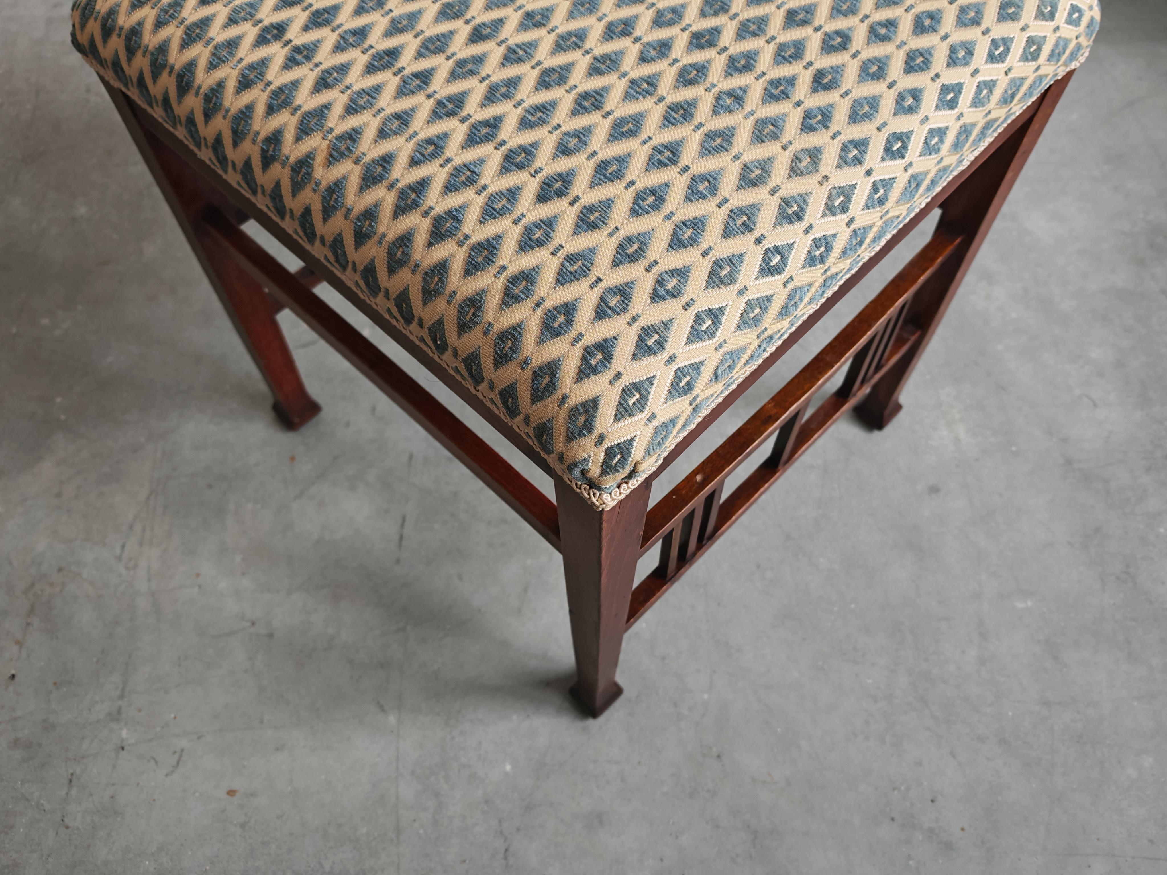 Début du 20ème siècle Tabouret Jugendstil en hêtre et acajou attr. à Otto Wagner, Autriche 1910s en vente