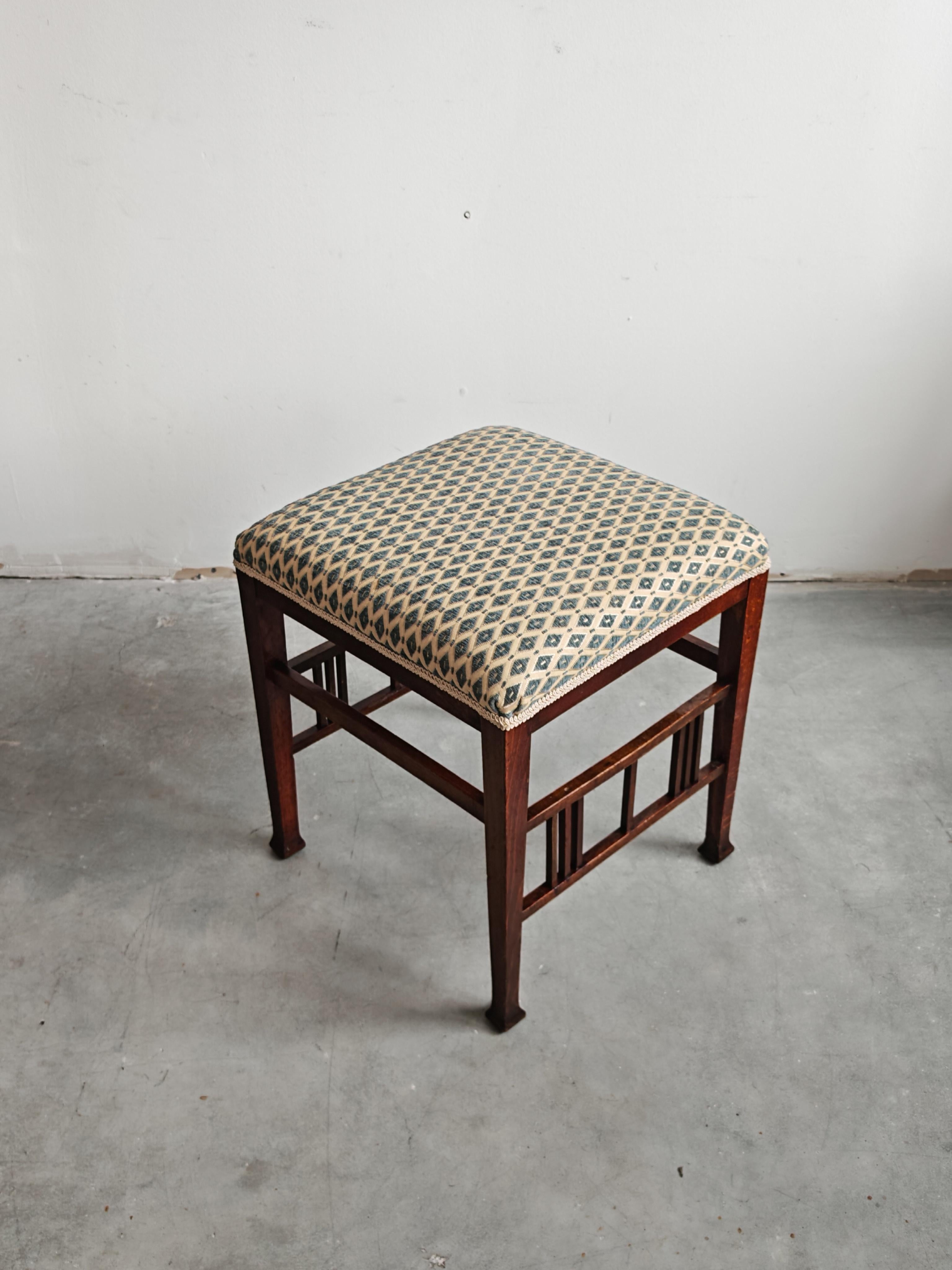 Tabouret Jugendstil en hêtre et acajou attr. à Otto Wagner, Autriche 1910s en vente 2