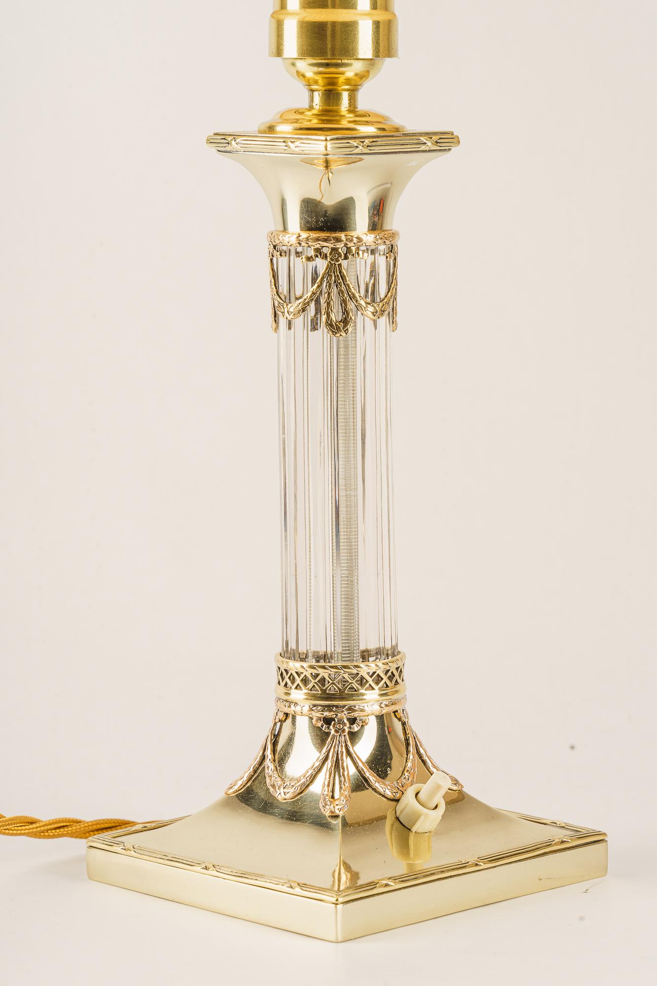 Laiton Lampe de table Jugendstil avec abat-jour en tissu viennois vers 1910  en vente
