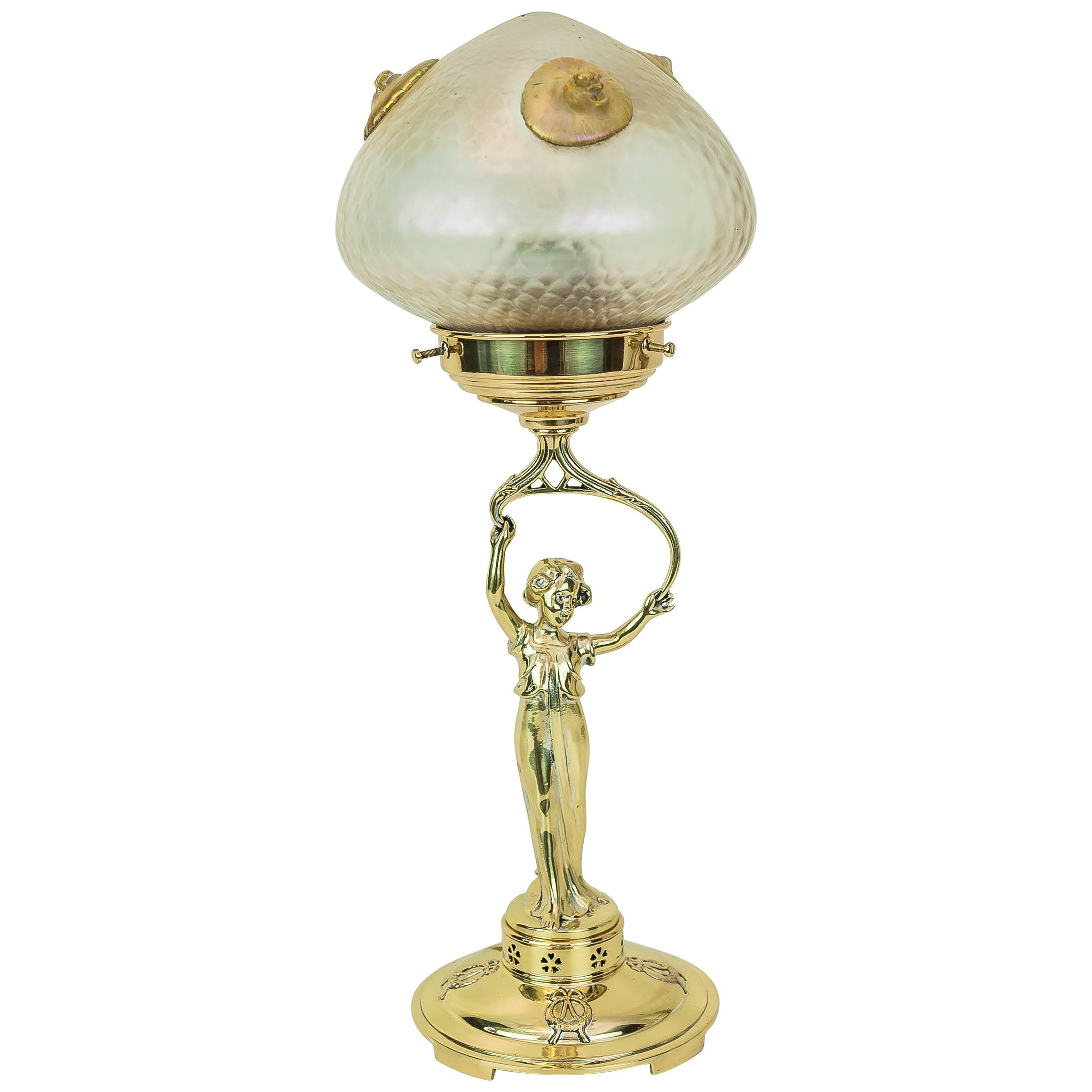 Jugendstil-Tischlampe mit Loetz-Glasschirm