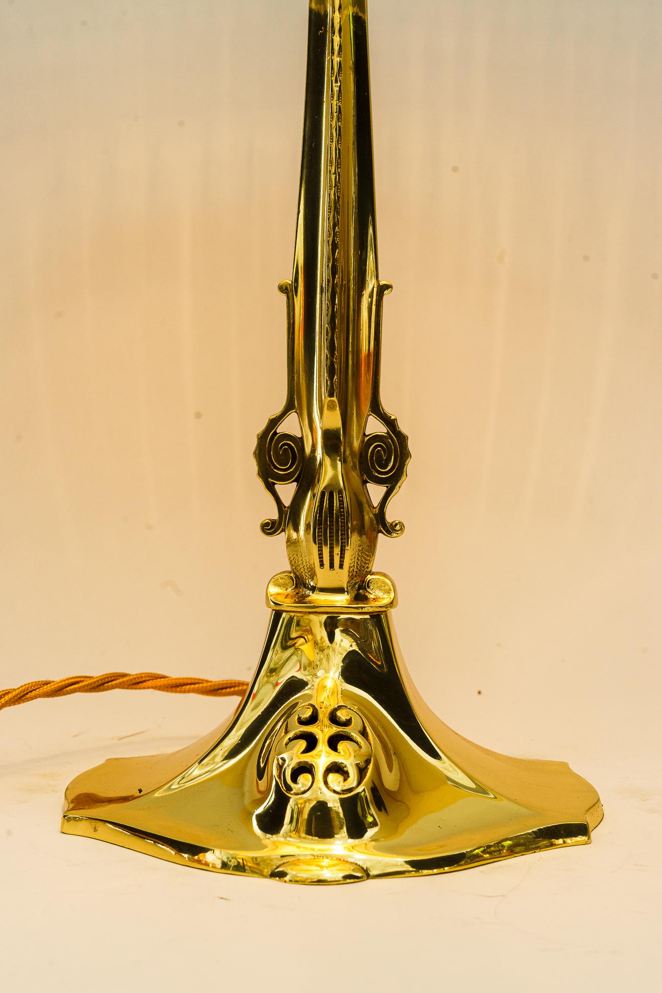 Jugendstil Tischlampe mit Opalglasschirm und Glasstäben Wien um 1910 im Angebot 4