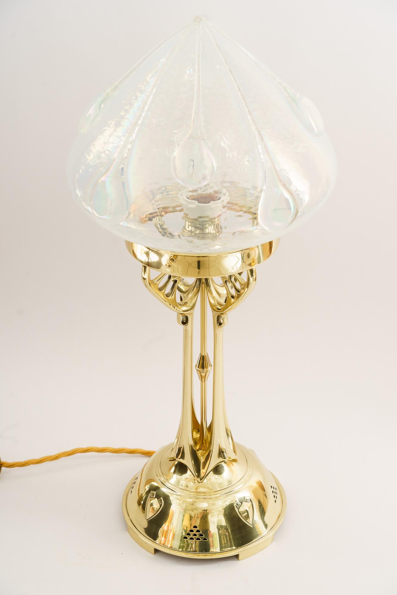 Lampe de bureau Jugendstil avec abat-jour en verre opalin d'origine viennois, vers 1910  en vente 3