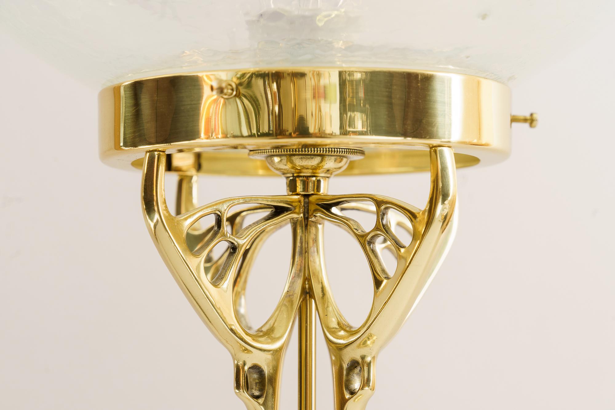 Lampe de bureau Jugendstil avec abat-jour en verre opalin d'origine viennois, vers 1910  en vente 1