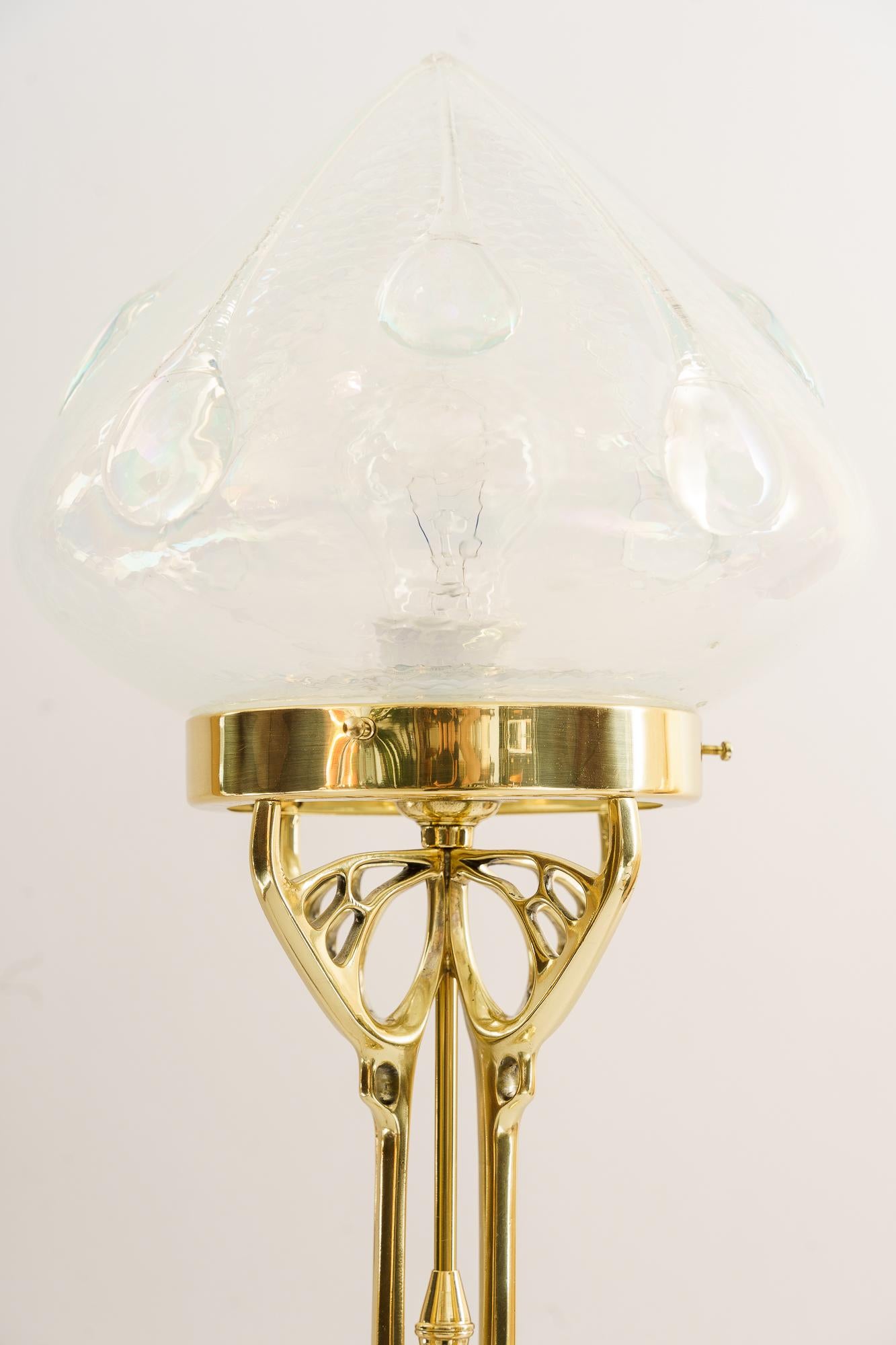 Jugendstil-Tischlampe mit originalem Opalglasschirm Vienna aus der Zeit um 1910  im Angebot 1