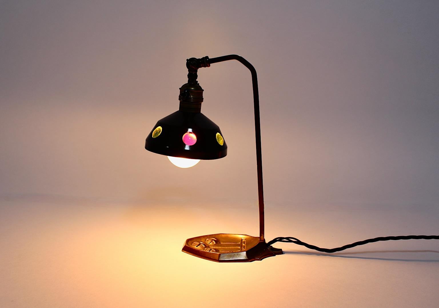 Vintage-Tischlampe aus Messing mit mehrfarbigen Glassteinen im Jugendstil, Österreich im Angebot 7
