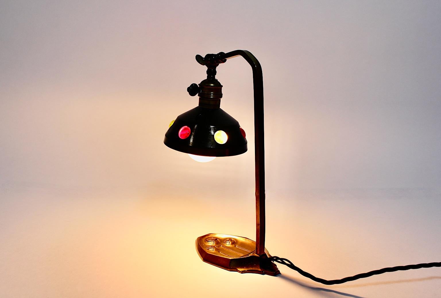 Vintage-Tischlampe aus Messing mit mehrfarbigen Glassteinen im Jugendstil, Österreich im Angebot 9