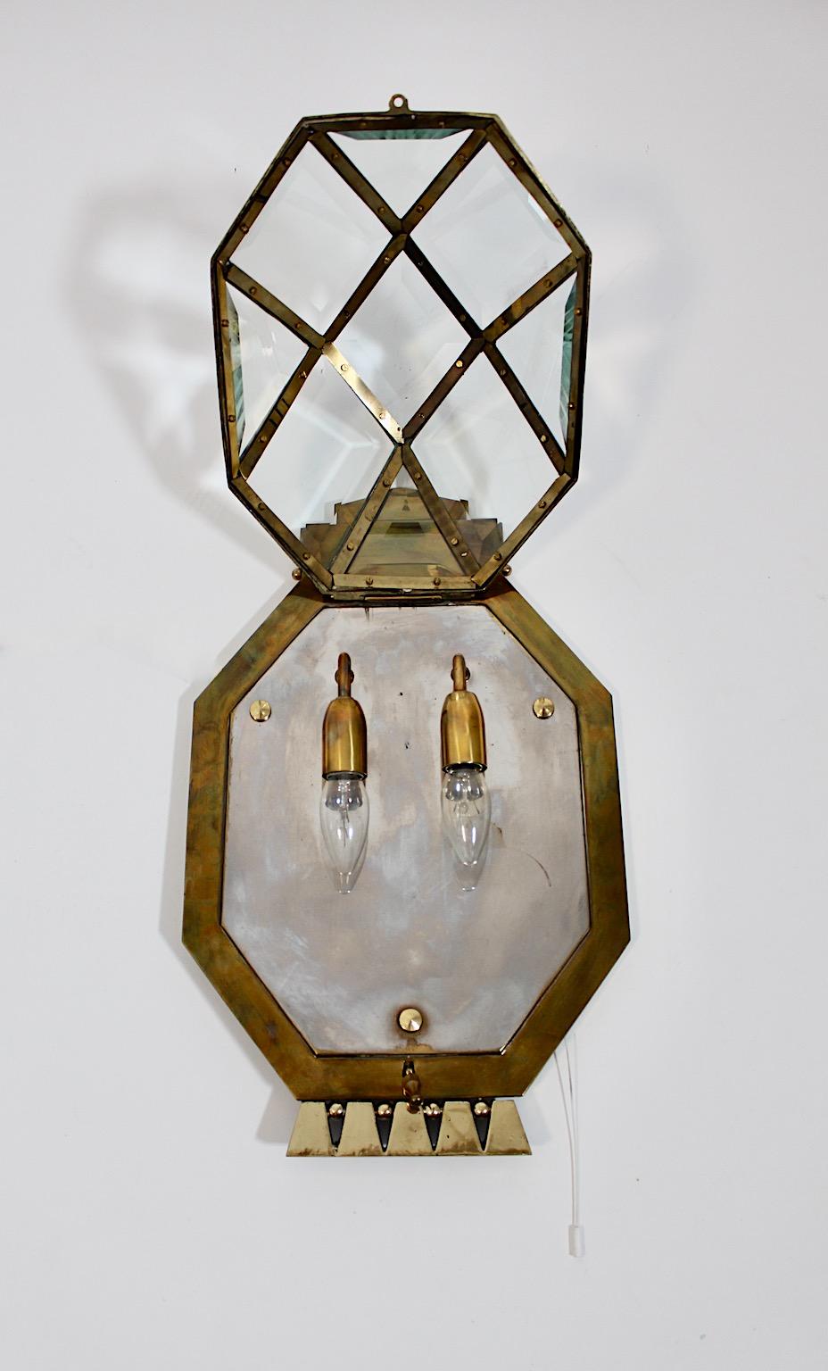 Jugendstil Vintage Geometric Sconce Wall Light Brass Glass circa 1910 Vienna For Sale 10