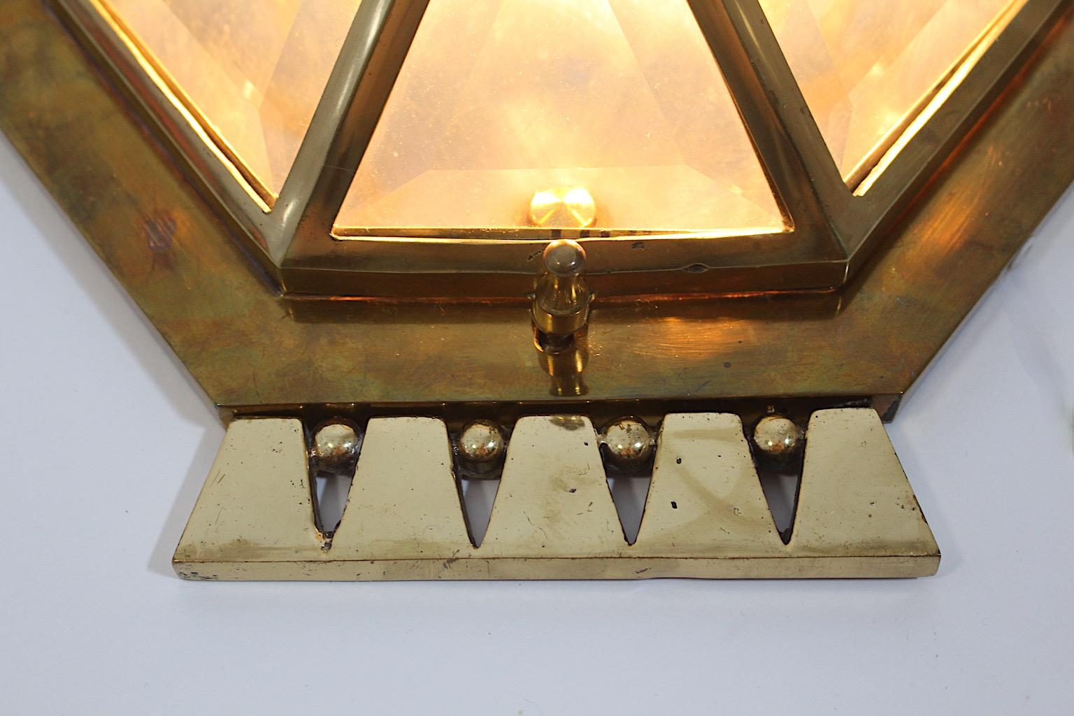 Jugendstil Vintage Geometric Sconce Wall Light Brass Glass circa 1910 Vienna For Sale 13