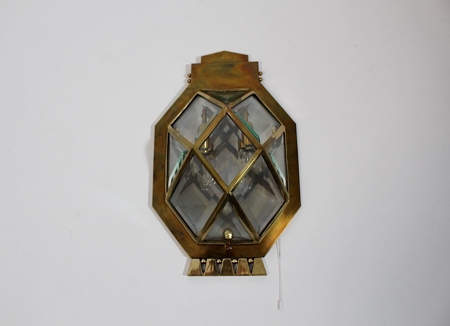 Jugendstil Vintage Sconce or Wall Light from brass and facetted glass circa 1910 Vienna.
A beautiful sconce from bras and facetted glass in rhomboid shape.
This sconce shows two E 14 sockets. The shade is easily to open and to close with a screw.