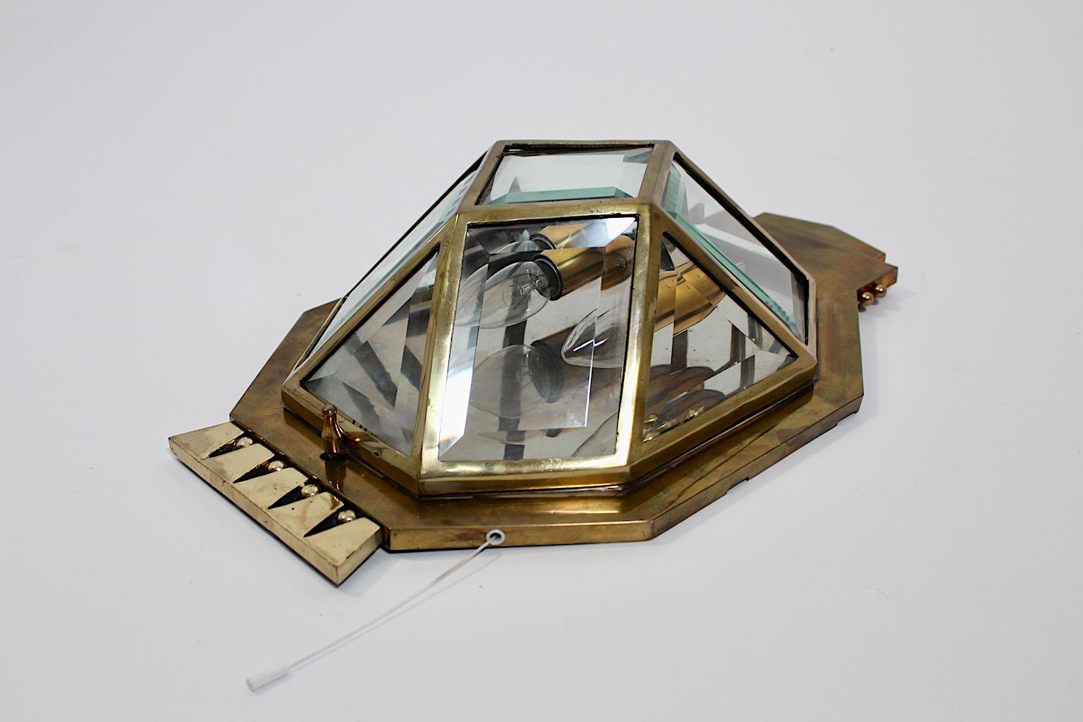 Jugendstil Vintage Geometric Sconce Wall Light Brass Glass circa 1910 Vienna For Sale 2