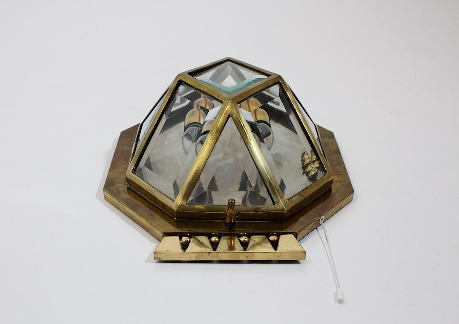 Jugendstil Vintage Geometric Sconce Wall Light Brass Glass circa 1910 Vienna For Sale 3