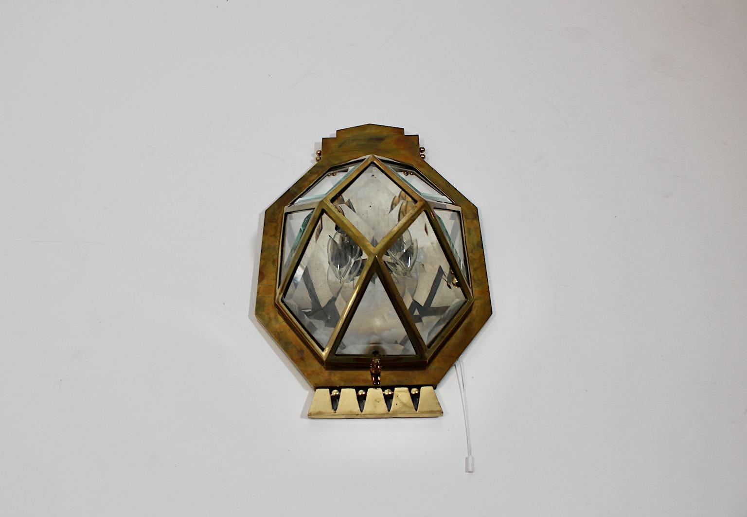Jugendstil Vintage Geometric Sconce Wall Light Brass Glass circa 1910 Vienna For Sale 5