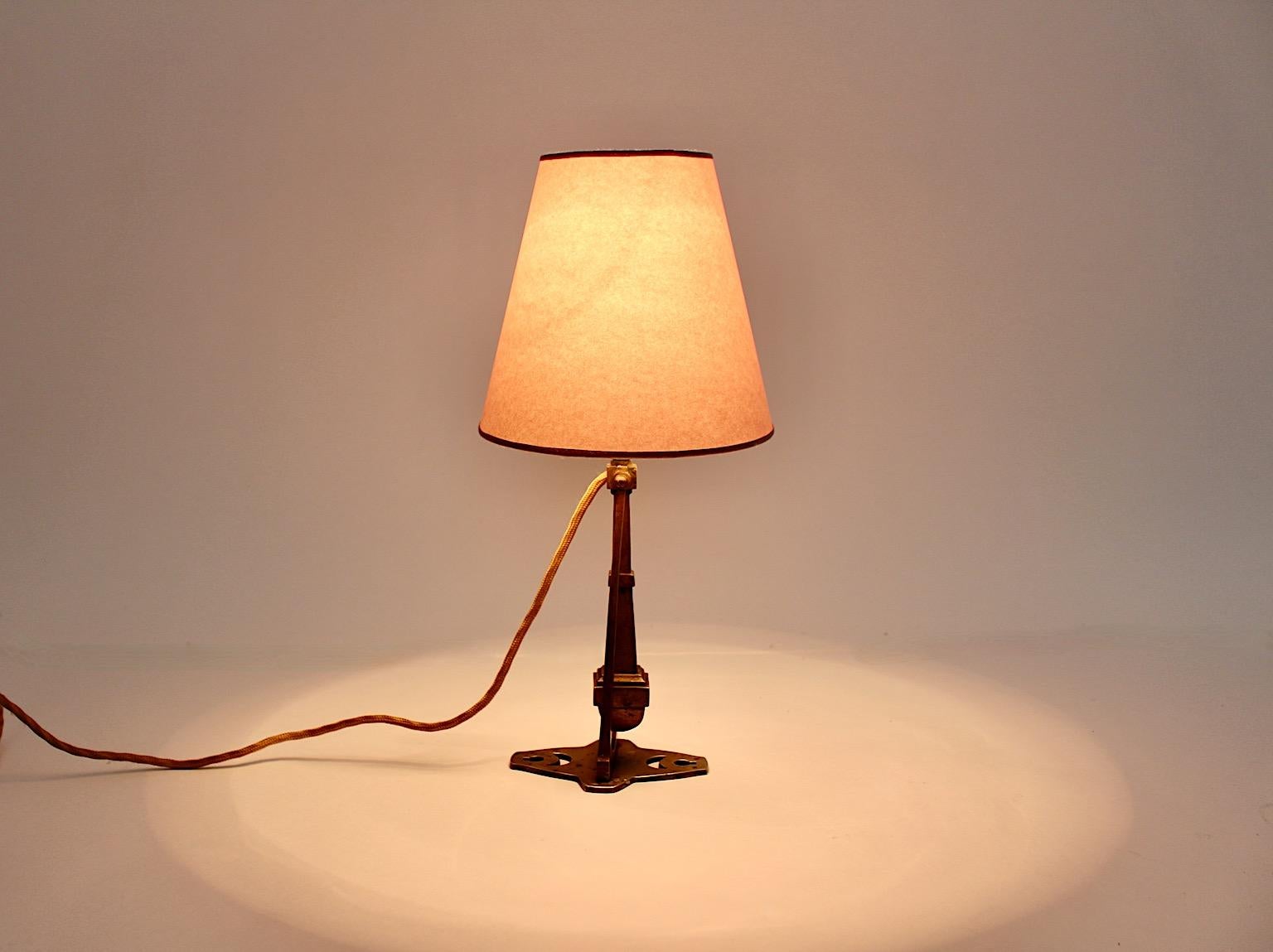Lampe de bureau vintage Jugendstil rose poussière en laiton, Autriche, vers 1910 en vente 6
