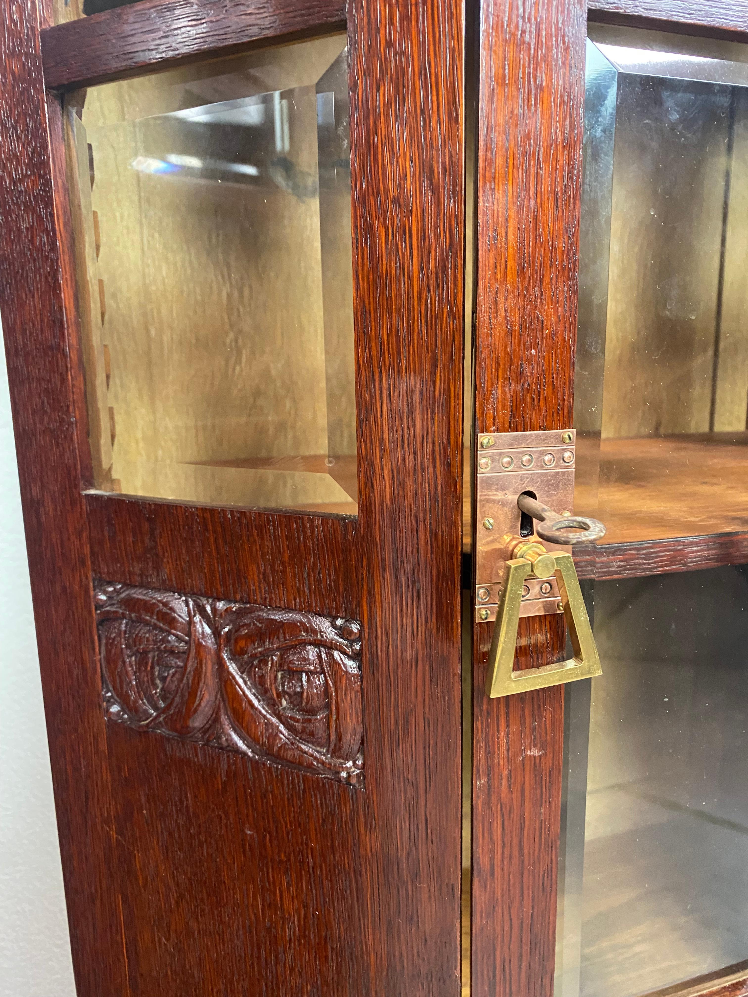 Vetrine Jugendstil nello stile di Joseph Maria Olbrich In condizioni buone in vendita a Banská Štiavnica, SK