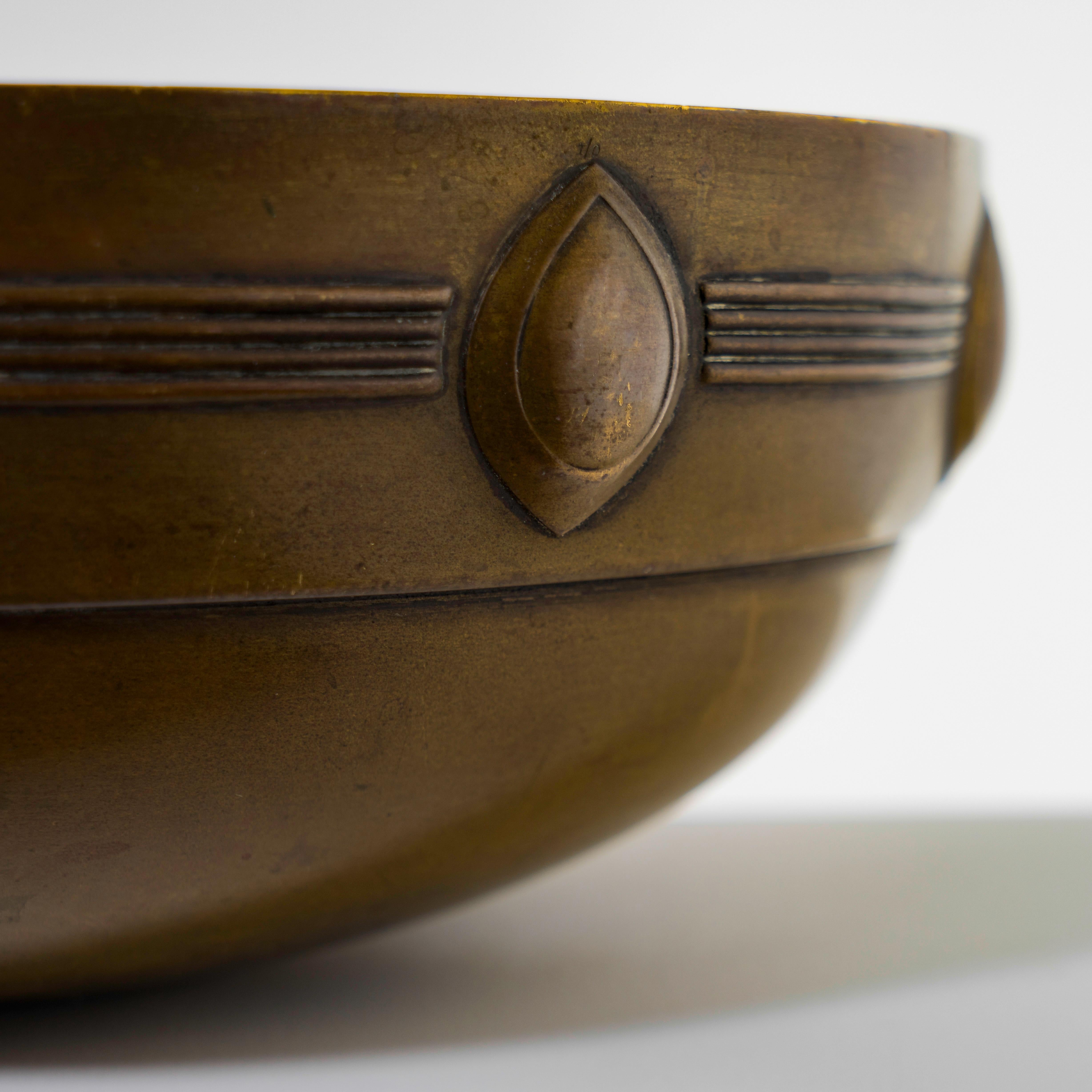 Metal bowl designed by the German architect and designer Albin Camillo Muller (1871-1941), manufactured in brass by WMF (Württembergische Metallwarenfabrik, no hallmark visible) a German producer of household metal ware, created, circa 1880. By 1900