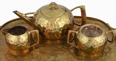Jugenstil Messing Tafelaufsatz / Teeservice mit Tablett von Carl Deffner:: Deutschland:: 1910er Jahre