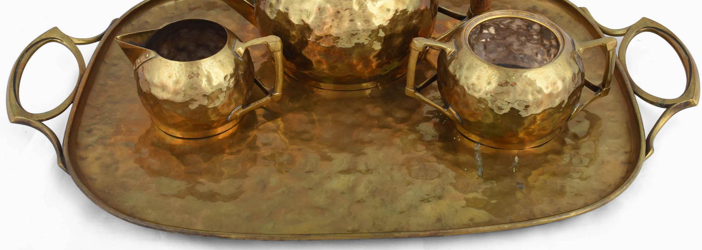 Jugenstil Brass Centrepiece / Teaset with Tray by Carl Deffner, Germany, 1910s In Good Condition For Sale In Roma, IT