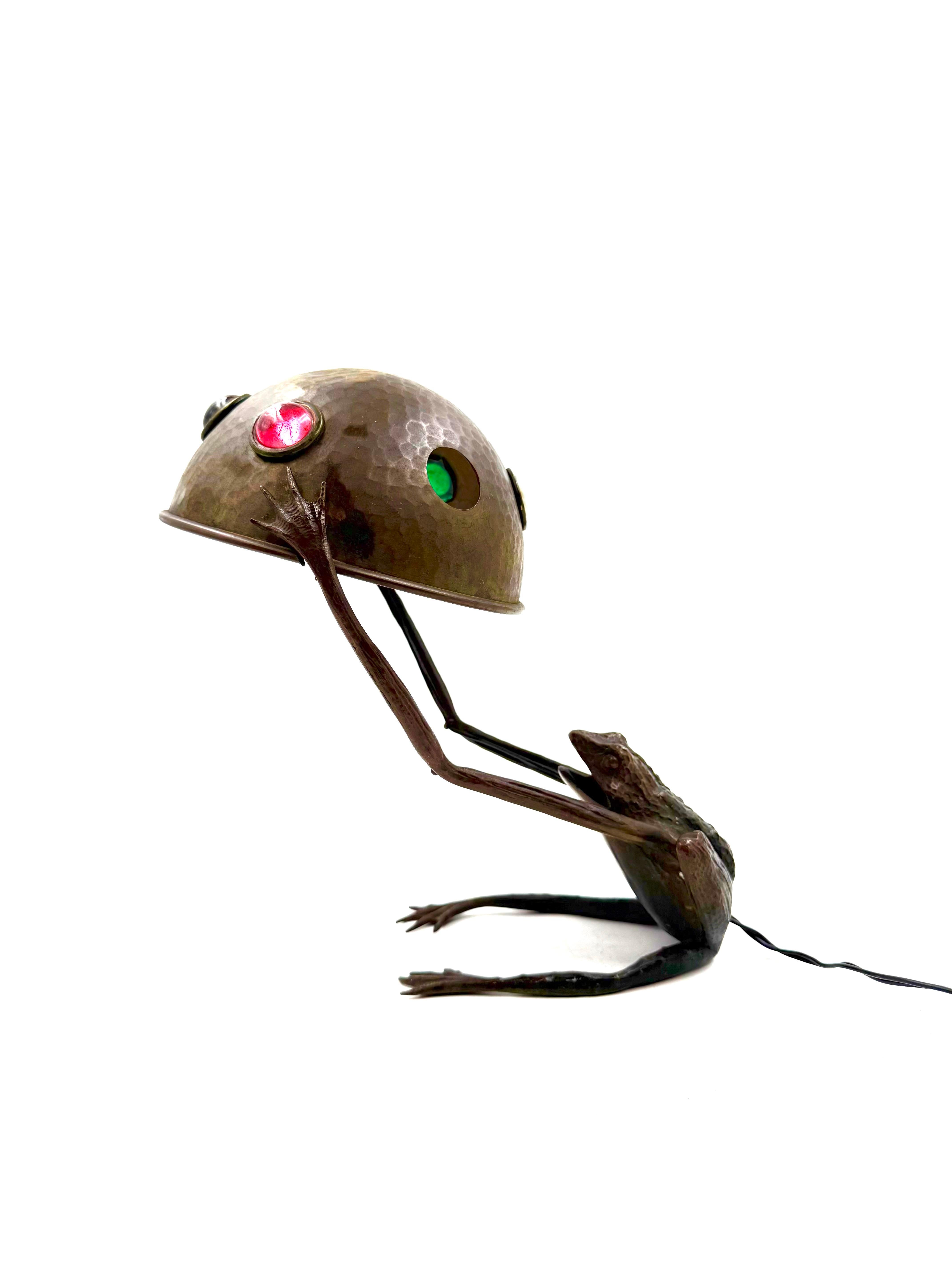Jugenstil rare frog shaped bronze lamp, Austria 1900s In Fair Condition In Firenze, IT