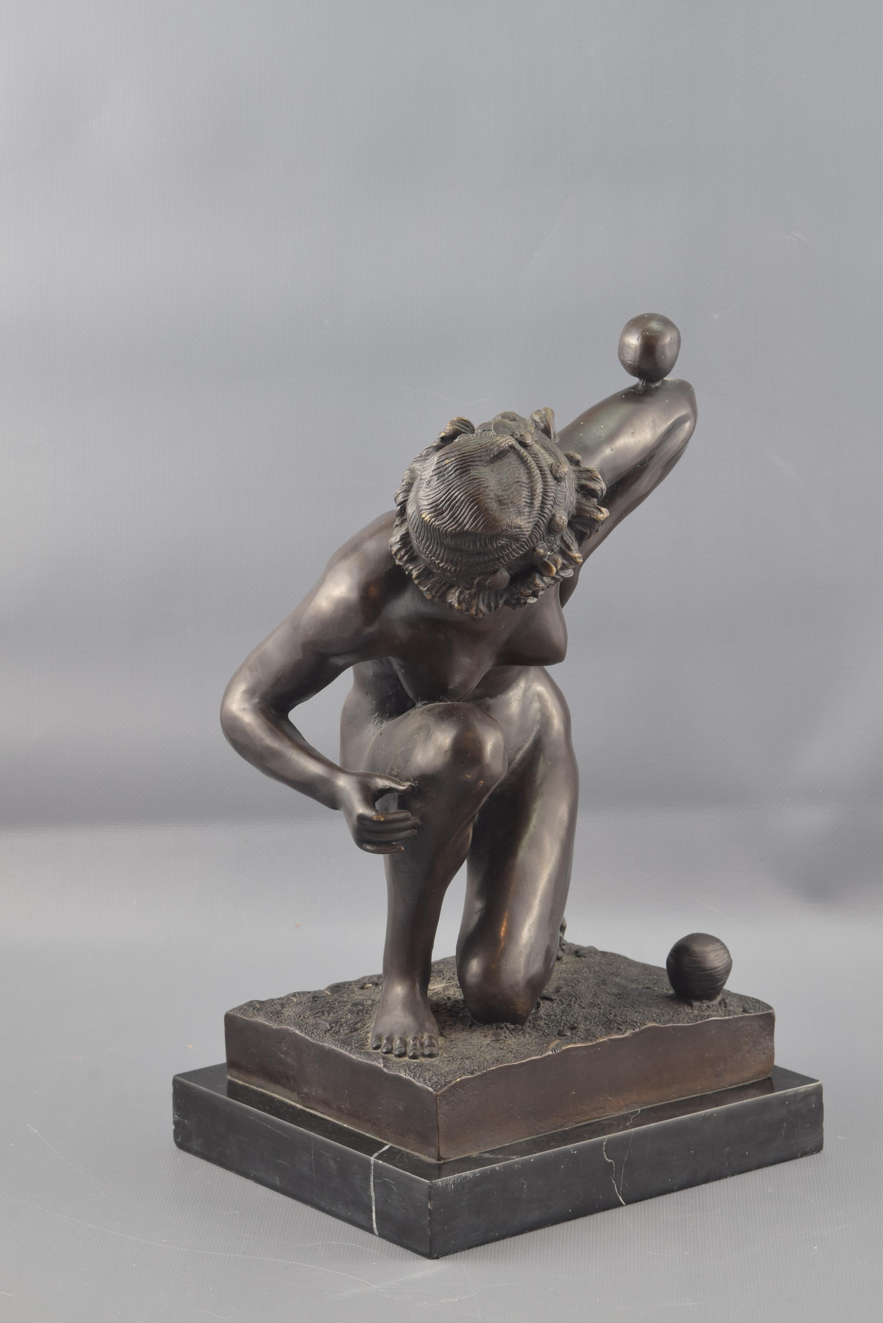 Lost wax casting. Base in marble. 
The woman is on her knees, practicing with a small ball while the other is on the ground. This type of works were very appreciated in Art Dèco, by the hand of great artists such as Gotthilf Jaeger (1871-1933) or