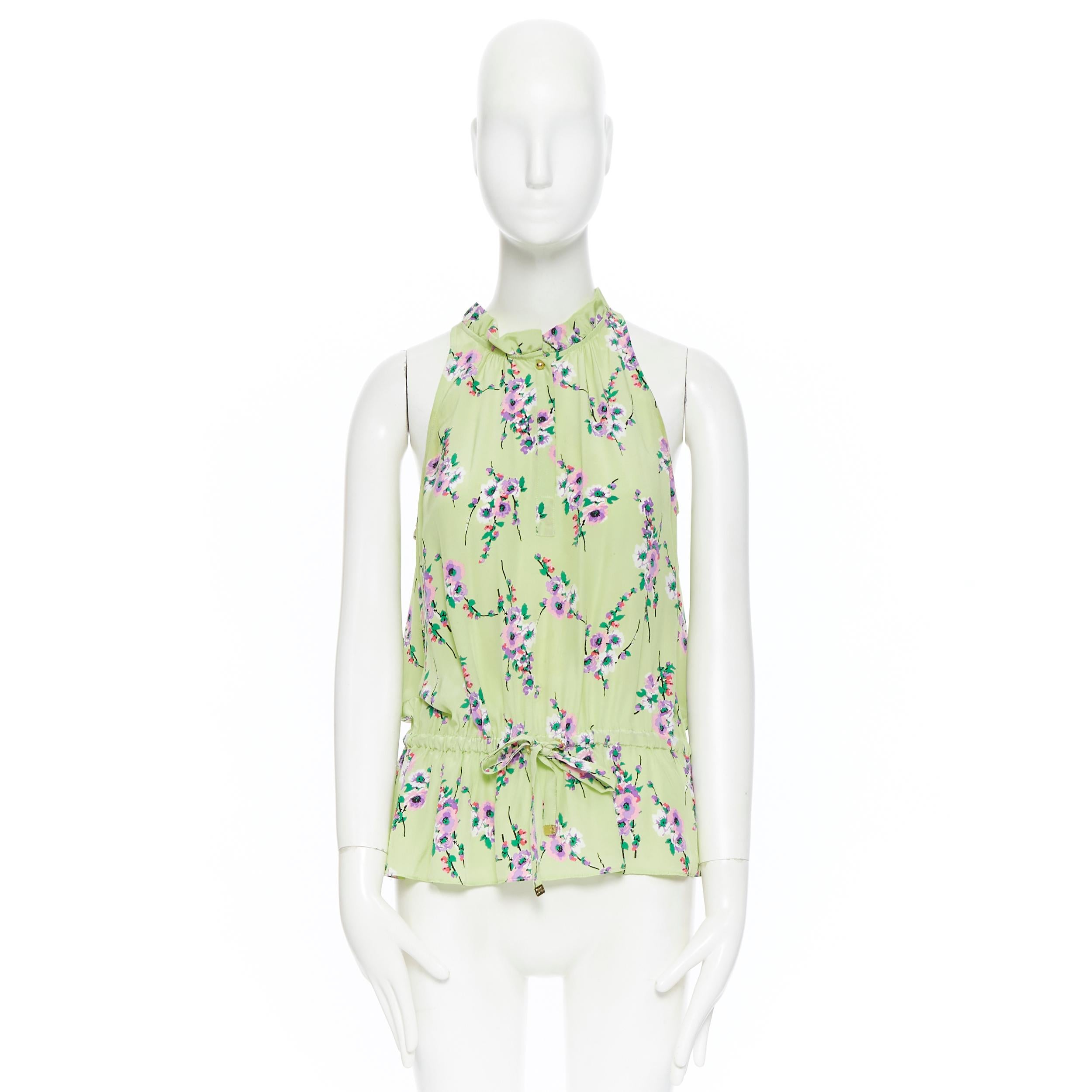 JUICY COUTURE 100% light green floral ruffle collar drawstring vest top S
Brand: Juicy Couture
Model Name / Style: Silk shirt
Material: Silk
Color: Green
Pattern: Floral
Closure: Button
Extra Detail: Sleeveless. Collared neckline.
Made in: