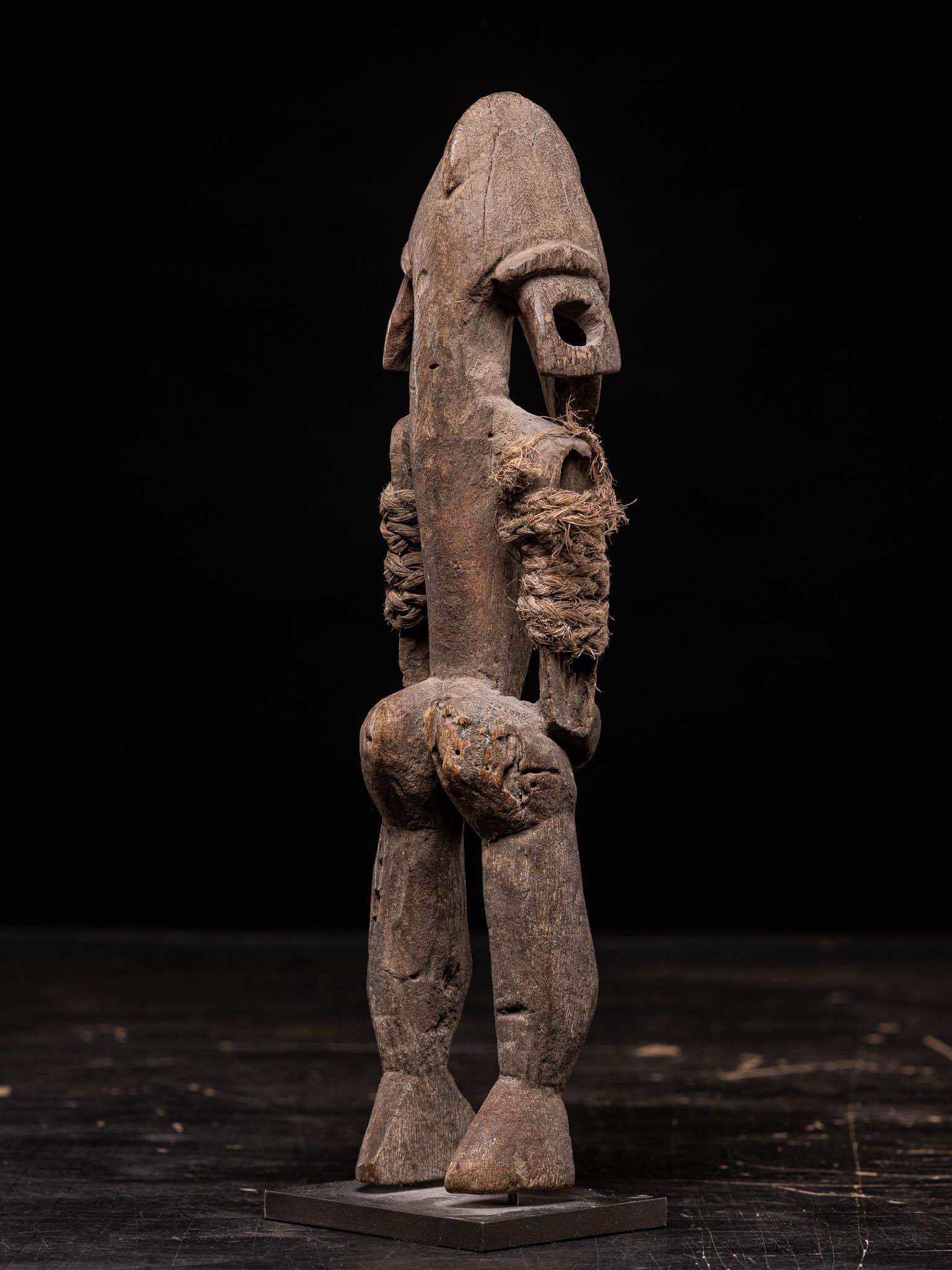 Jukun Commemorative  Royal Ancestor Figure, Jukun People, Northeastern Nigeria. (20. Jahrhundert) im Angebot