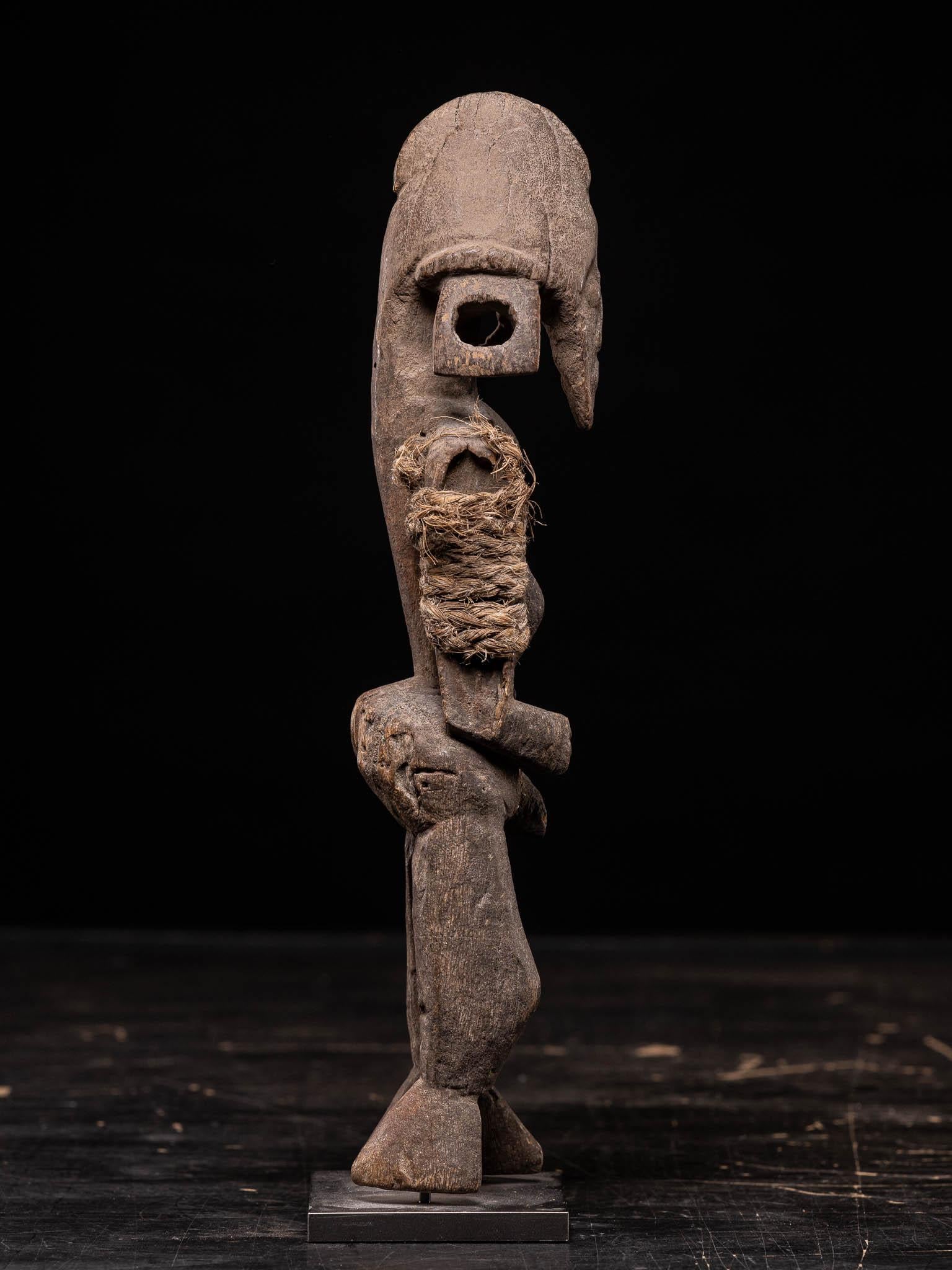 Jukun Commemorative  Royal Ancestor Figure, Jukun People, Northeastern Nigeria. (Holz) im Angebot