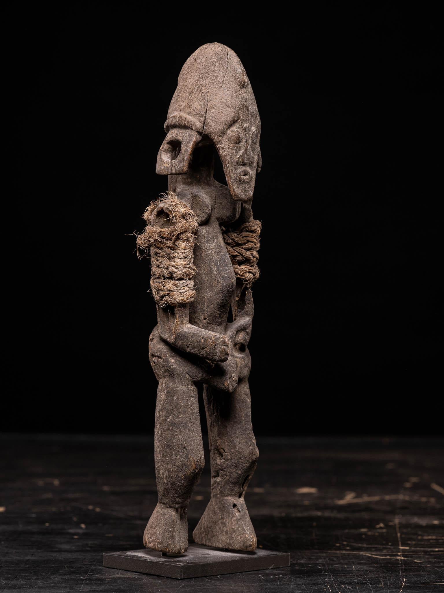 Jukun Commemorative  Royal Ancestor Figure, Jukun People, Northeastern Nigeria. im Angebot 1