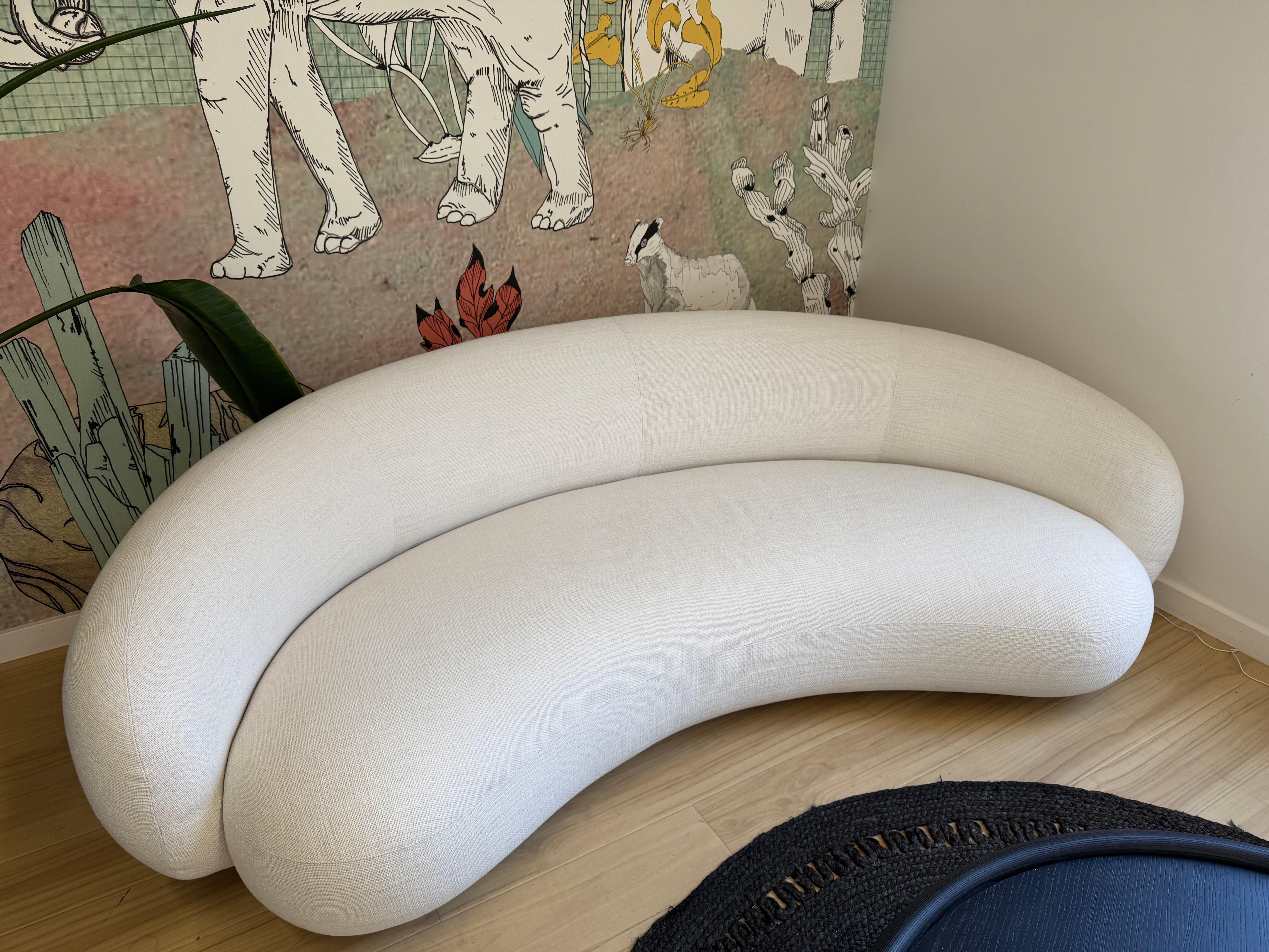 Julep 3 seater sofa *Showroom sample In Excellent Condition For Sale In Carson, CA