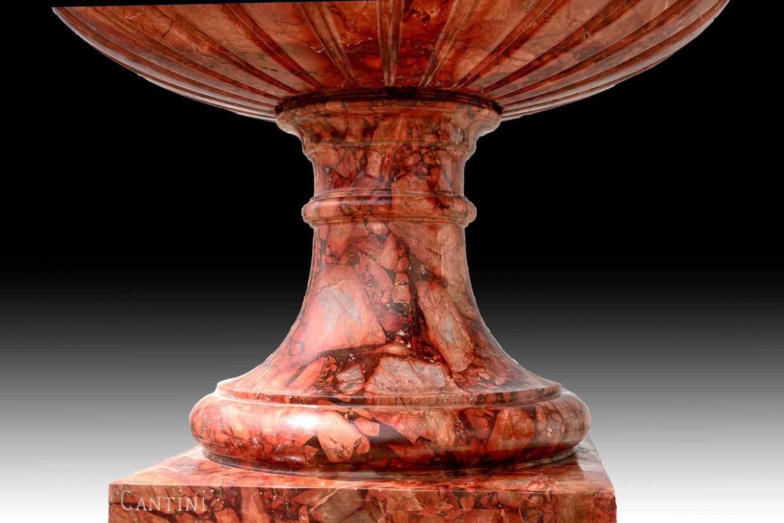 Jules CANTINI, grande urne en marbre rouge Numidia Breccia avec console en vente 1