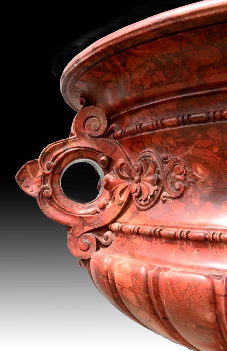 Néoclassique Jules CANTINI, grande urne en marbre rouge Numidia Breccia avec console en vente