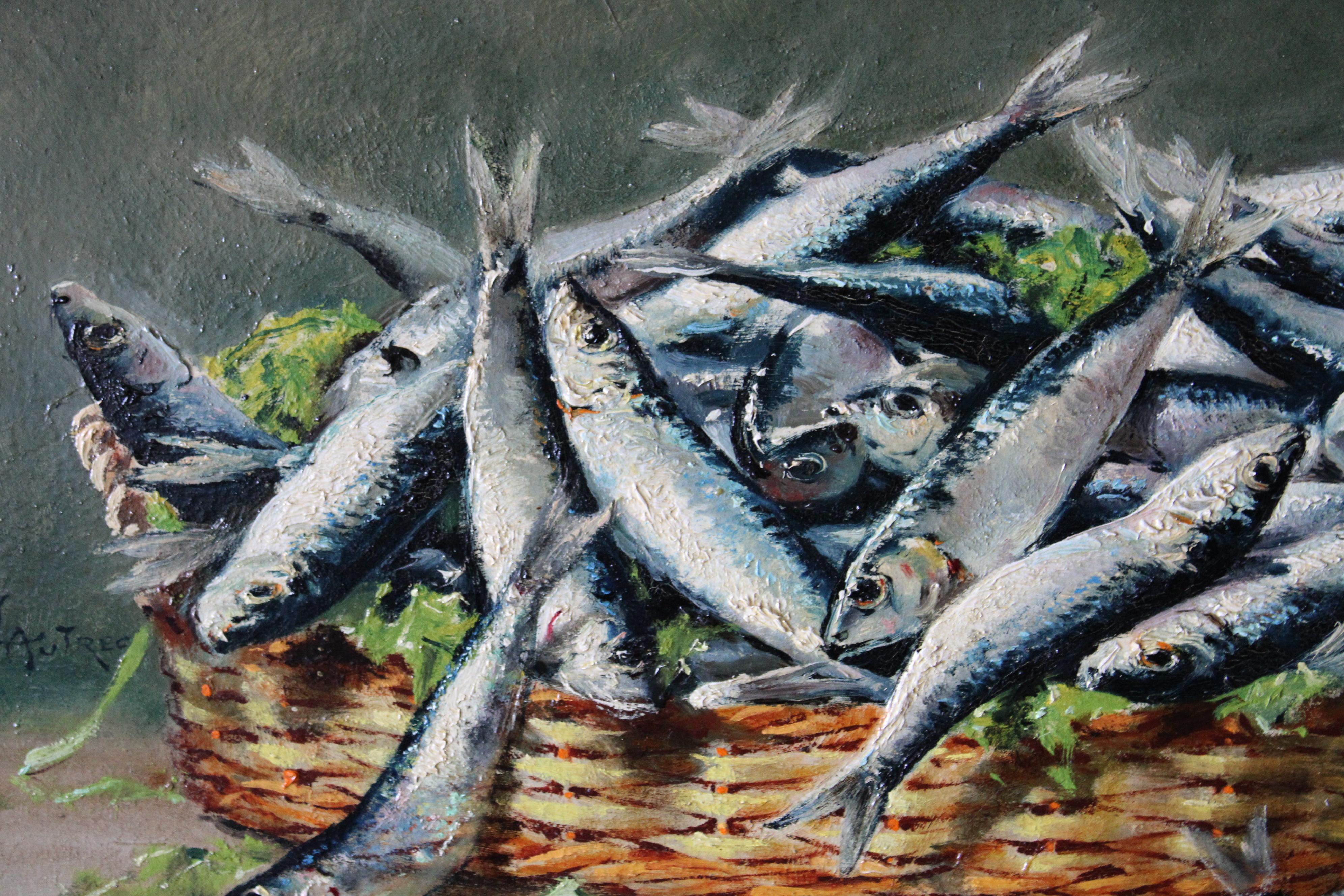 Rara natura morta francese del XIX secolo di pesci su tavola di legno in una cornice ovale di Jules Coulange-Lautrec (1861-1950).  Questo dipinto a olio originale è firmato a sinistra.  Da un cesto di vimini fuoriescono sardine freschissime che
