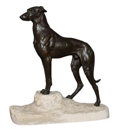 Französische Bronzefigur eines Lurcher-Hundes aus dem Jahr 1930 auf Steinsockel