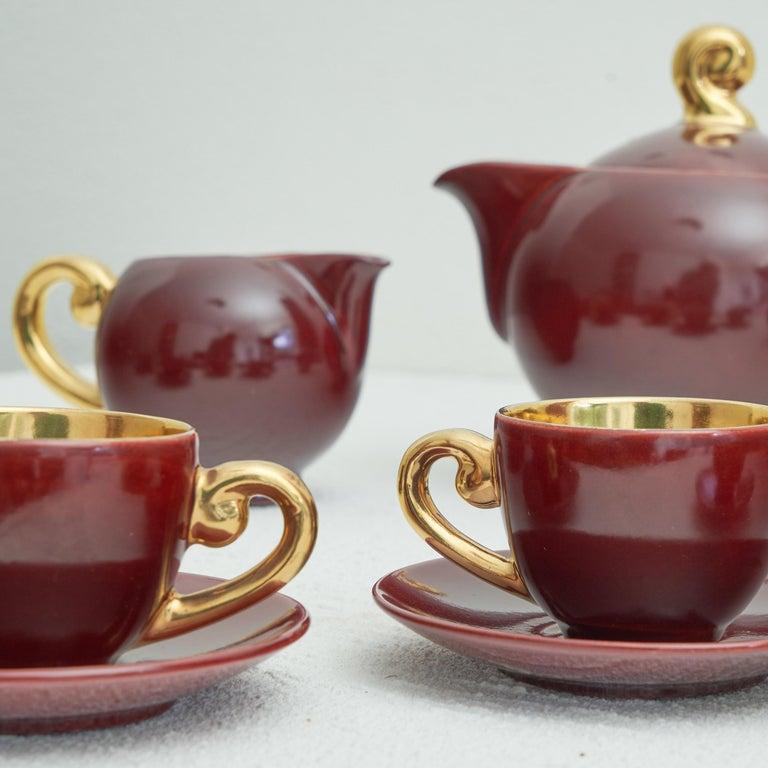 Smaltato Set da caffè in studio belga Jules Guérin 'Sang de Boeuf' e oro, anni '60 in vendita