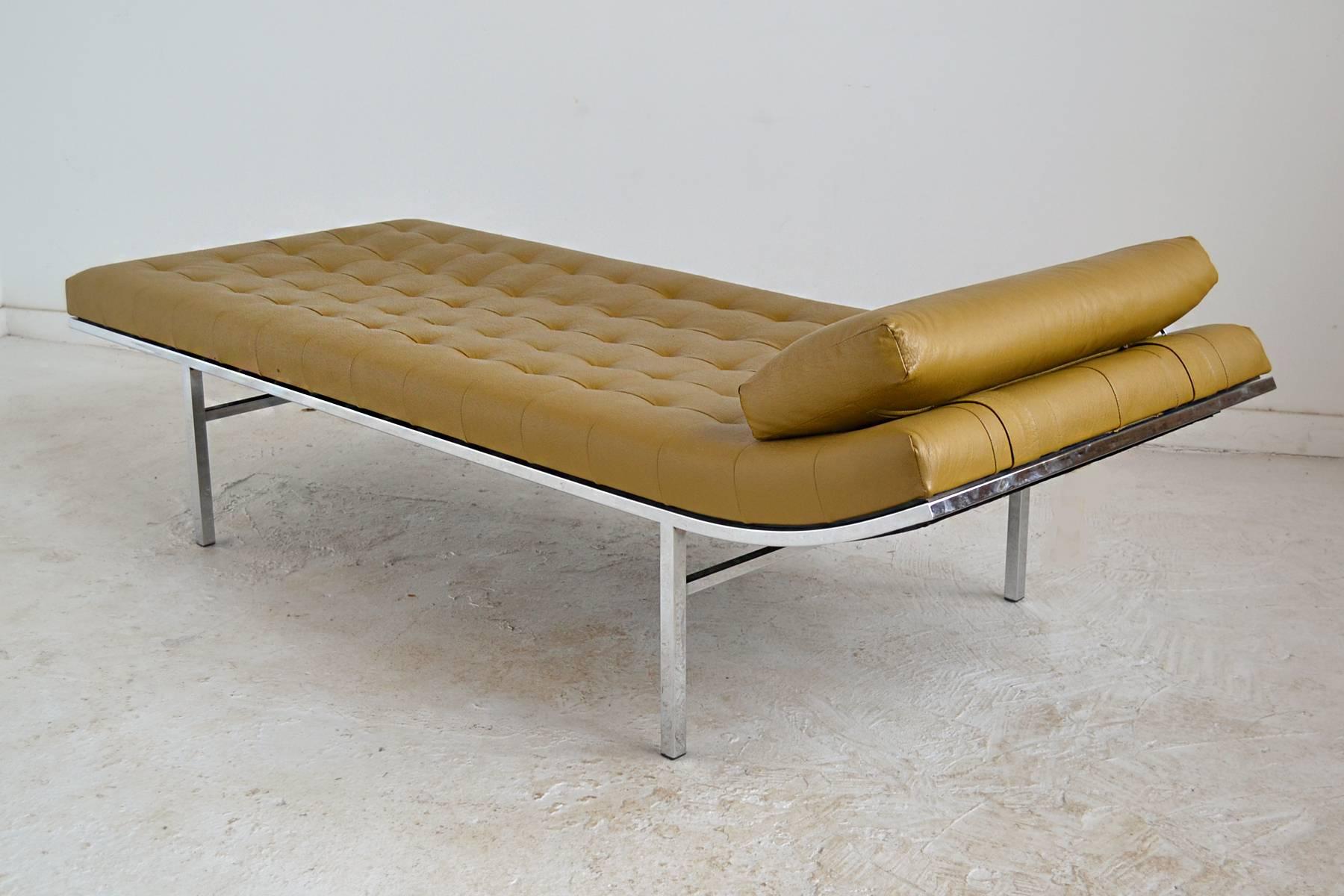 Jules Heumann Chaise by Metropolitan In Good Condition For Sale In Highland, IN