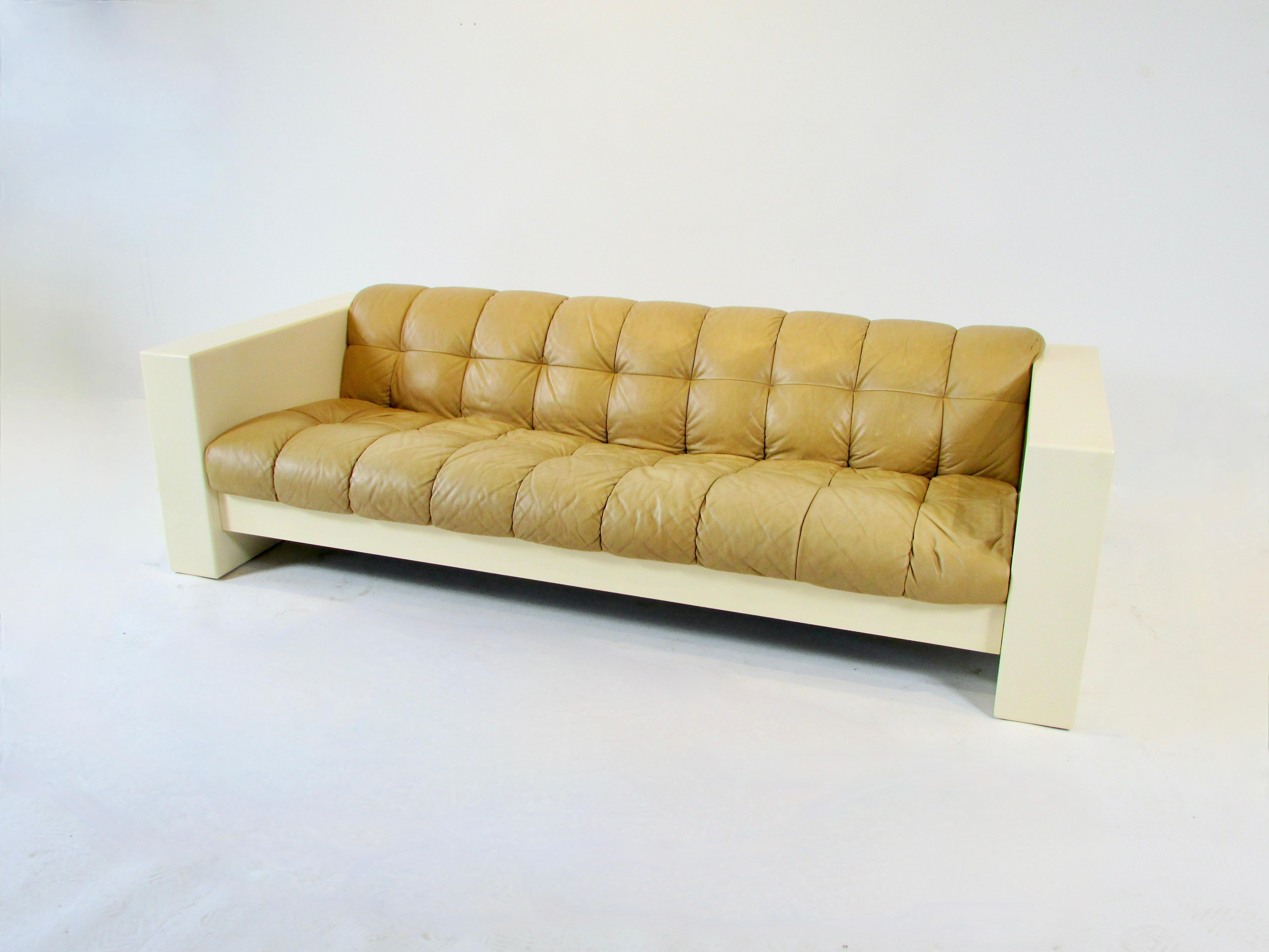 Jules Heumann  for Metropolitan furniture  leather sofa in fiberglass frame In Good Condition For Sale In Ferndale, MI