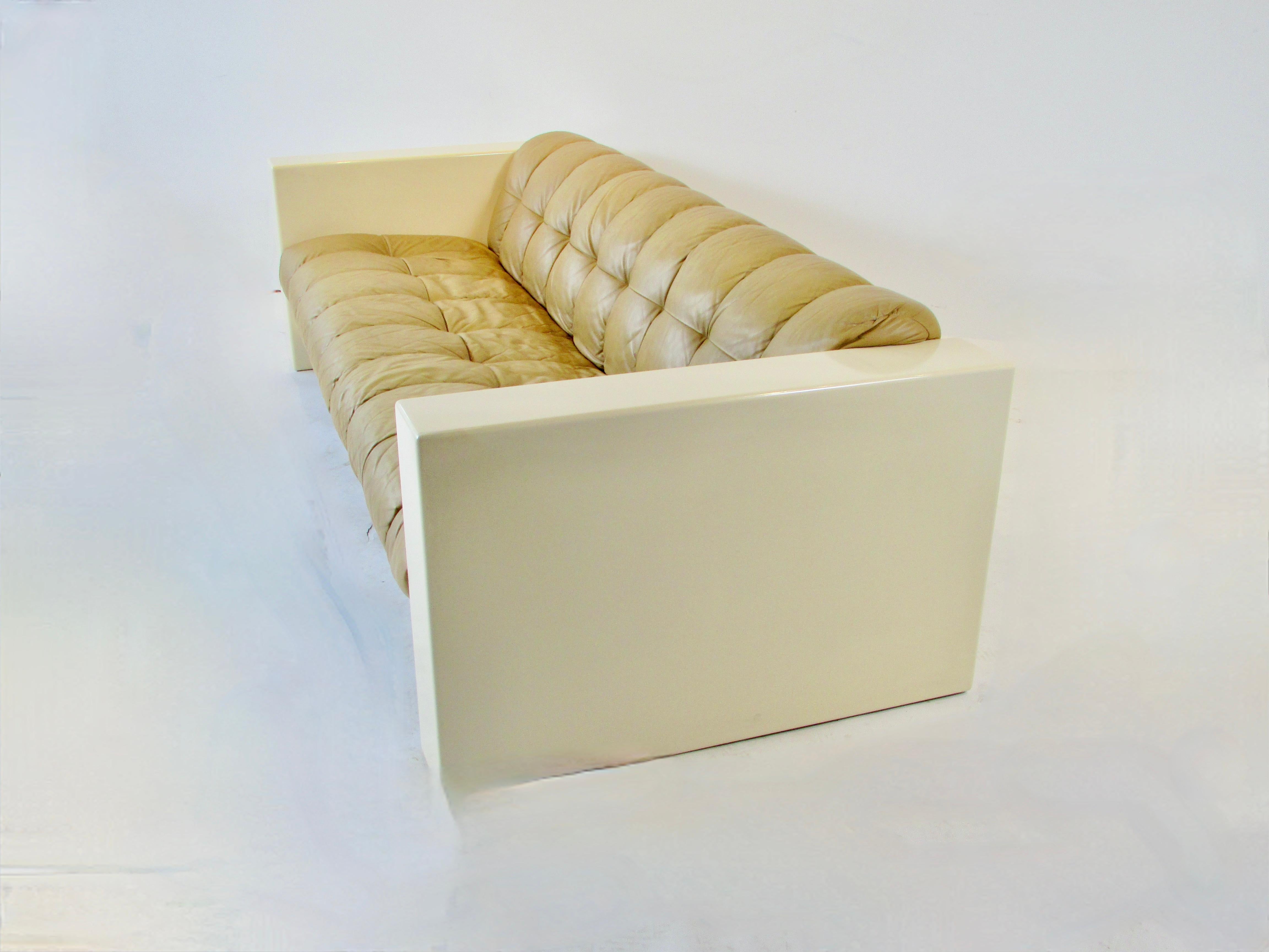 20th Century Jules Heumann  for Metropolitan furniture  leather sofa in fiberglass frame For Sale