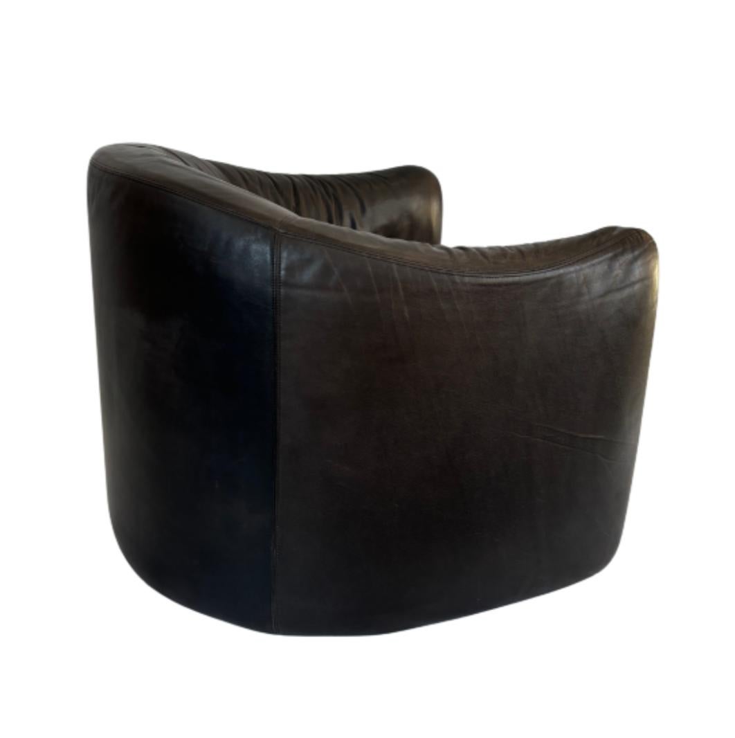 Jules Heumann for Metropolitan Pair of Leather Club Chairs In Good Condition For Sale In Los Angeles, CA