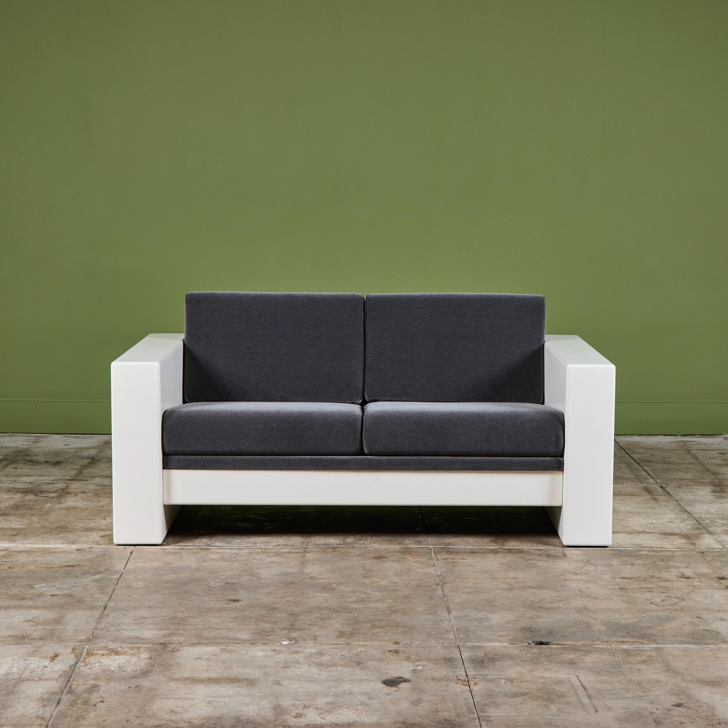 Jules Heumann Loveseat für Metropolitan Furniture (amerikanisch) im Angebot