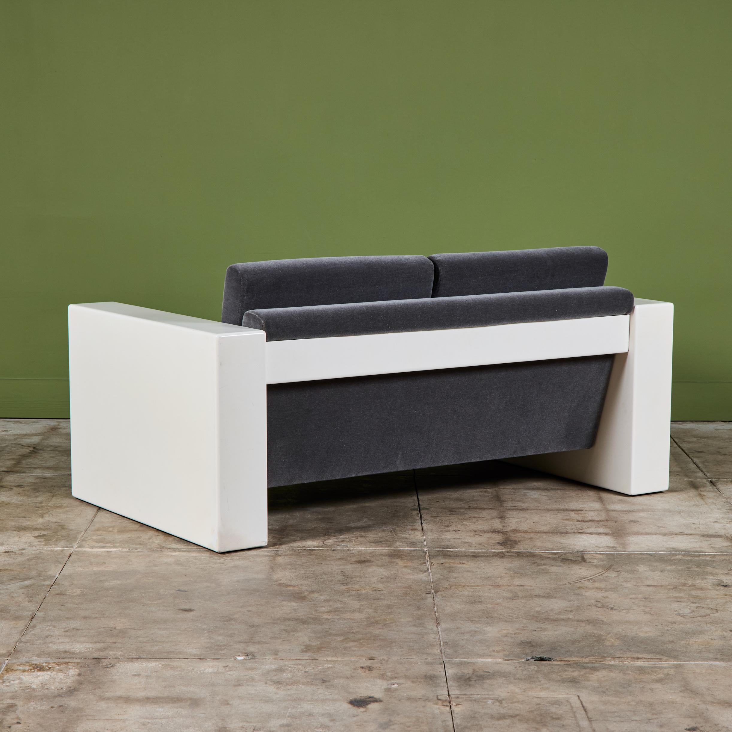 Jules Heumann Loveseat für Metropolitan Furniture (Ende des 20. Jahrhunderts) im Angebot
