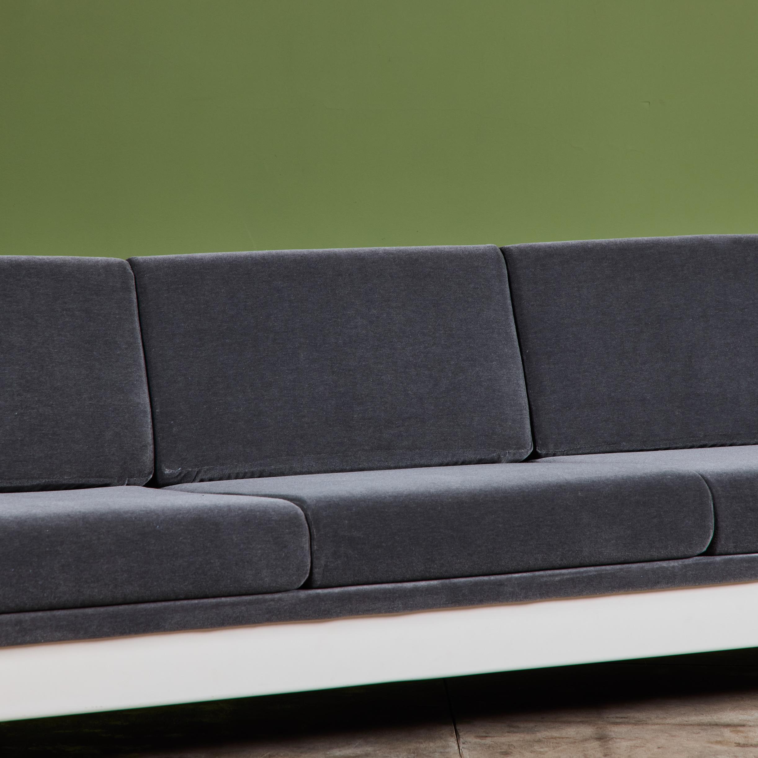 Jules Heumann Sofa für Metropolitan Furniture im Angebot 9