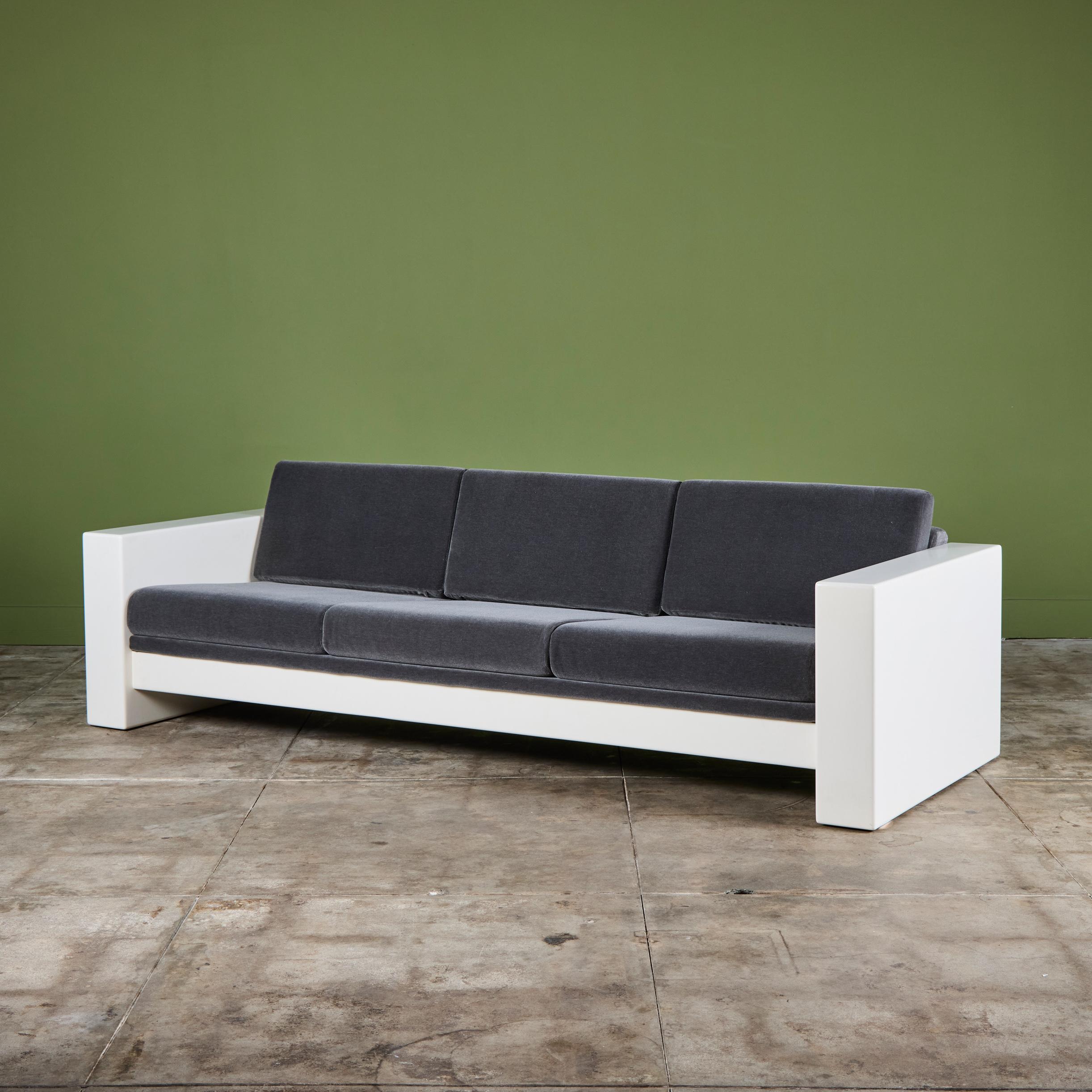 Jules Heumann Sofa für Metropolitan Furniture (Lackiert) im Angebot