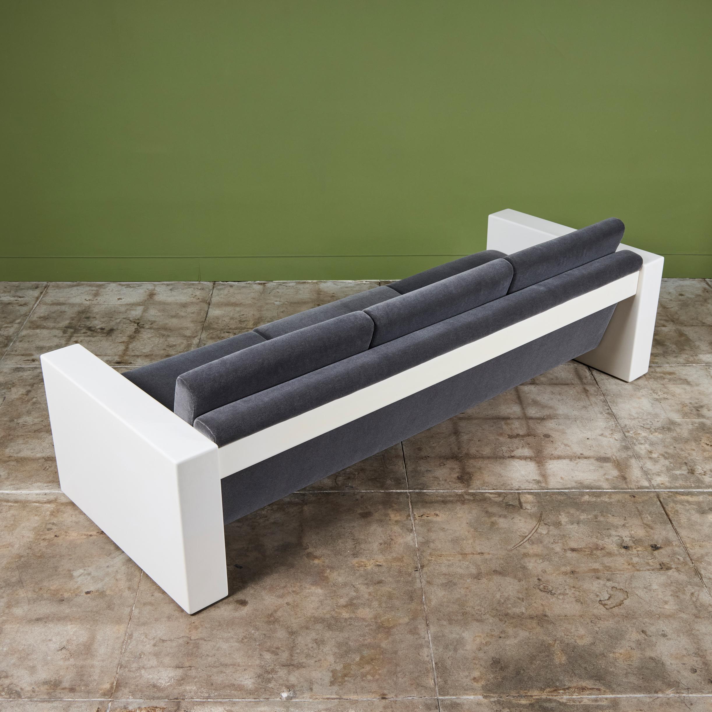 Jules Heumann Sofa für Metropolitan Furniture (Mohairwolle) im Angebot