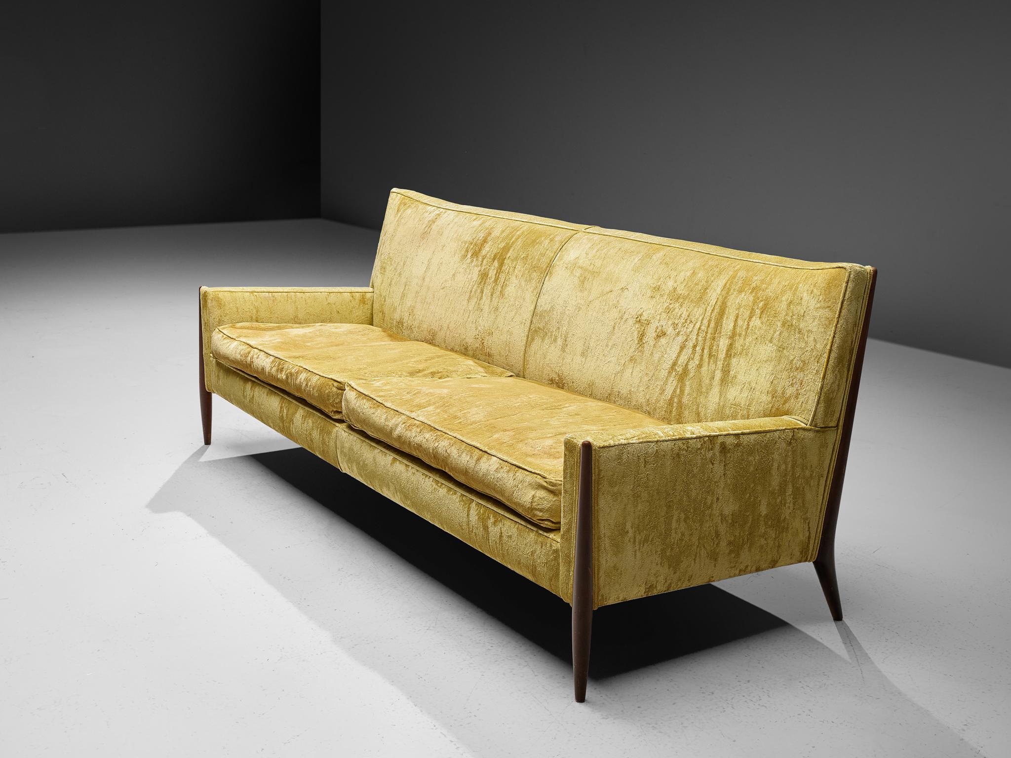 Jules Heumann for Metropolitan Furniture, sofa, velvet, walnut, United States, 1960s

A Classic midcentury three-seat sofa by the American designer Jules Heumann for Metropolitan Furniture. In absence of decorative details, the design convinces