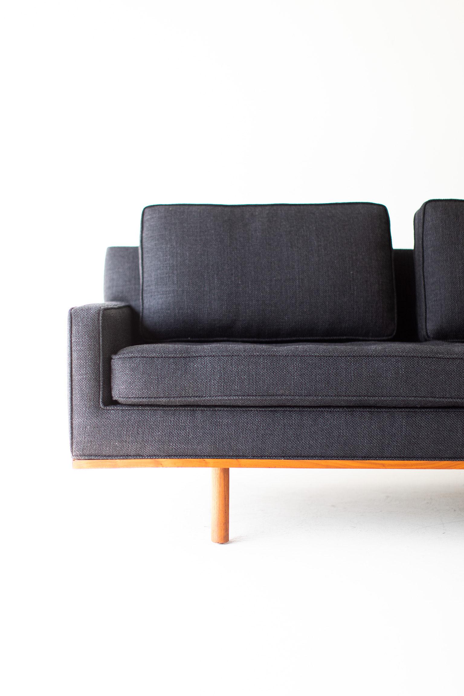 Designer: Jules Heumann

Manufacturer: Metropolitan Furniture 
Period or model: Mid-Century Modern.
Specs: Walnut, thick weave fabric

Condition:

This Jules Huemann sofa for Metropolitan Furniture is in very good restored condition. The