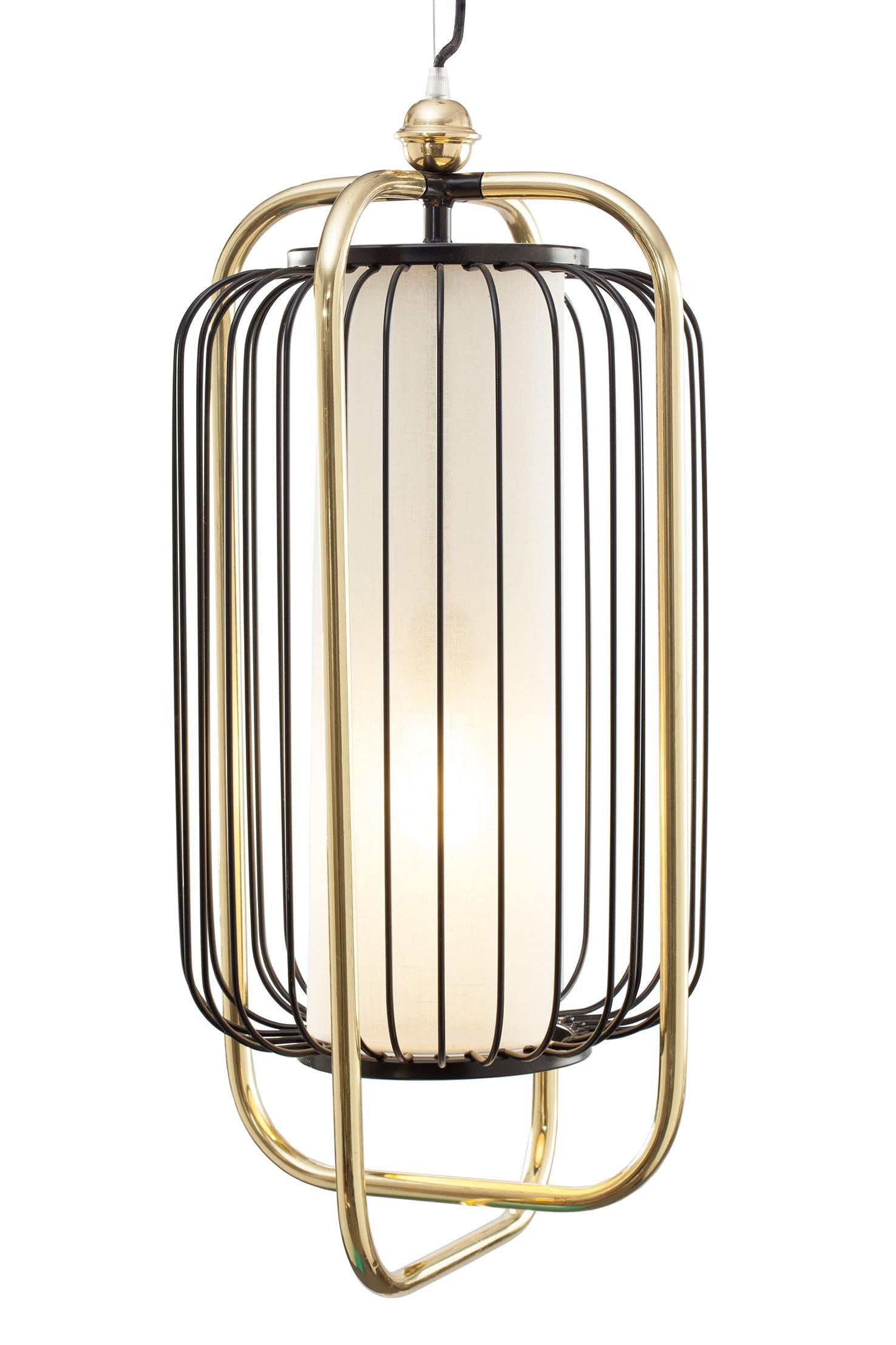 Jules II is all about a timeless, effortless sophistication. A perfect combination of polished brass or copper with fun lacquered metal colors and a soft and elegant linen shade that softly diffuses the light enclosed in the structure.
The structure