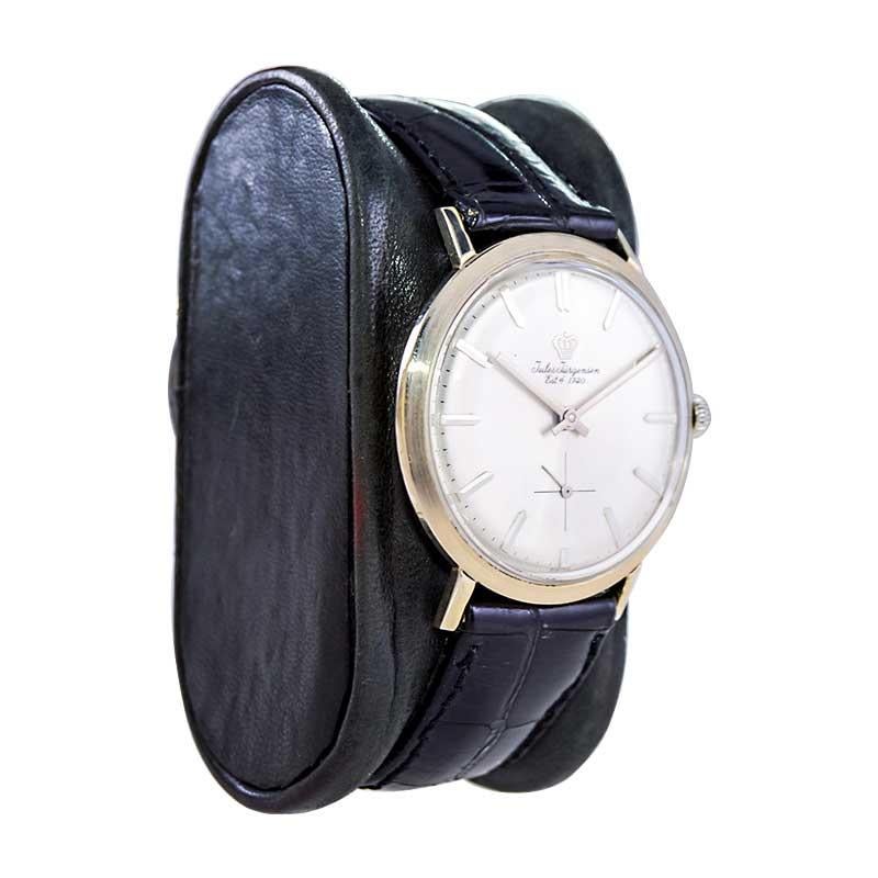 FACTORY / HOUSE: Jules Jurgensen
STYLE / REFERENCE: Round Dress Style 
METAL / MATERIAL: 14Kt. Solid White Gold
CIRCA: 1950's
DIMENSIONS: Length 37mm X Diameter 33mm
MOVEMENT / CALIBER: Manual Winding / 17 Jewels 
DIAL / HANDS: Original Silvered