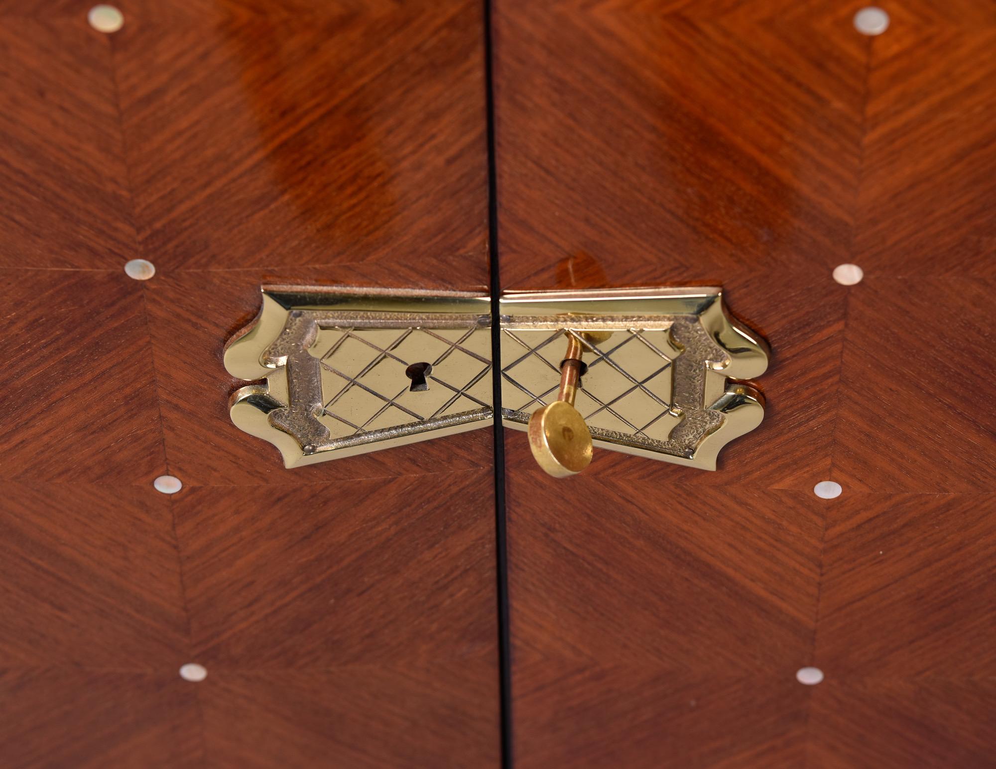 Palisandre-Sideboard oder Buffet im französischen Art déco-Stil mit Perlmutt-Intarsien im Angebot 2