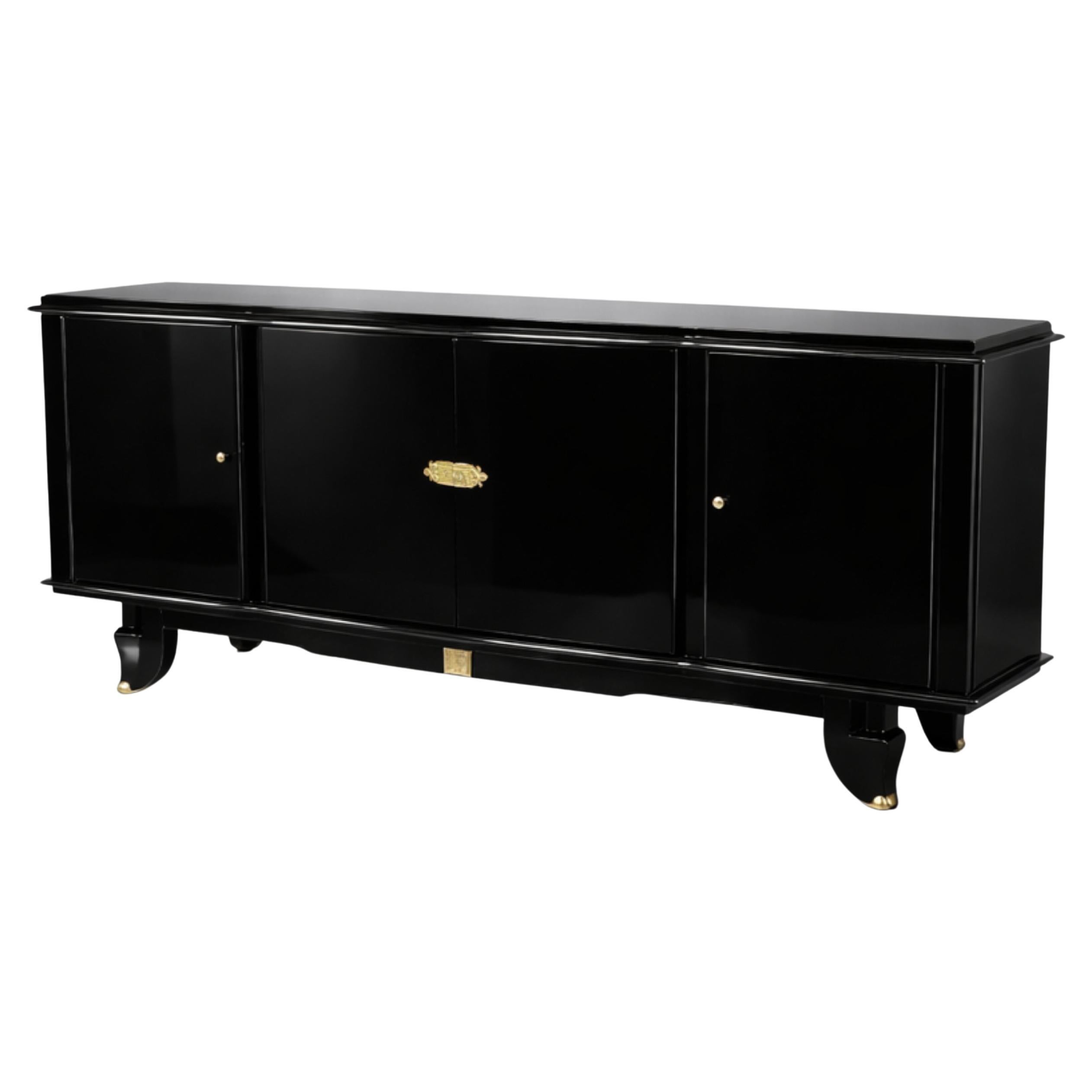 Aparador Art Decó atribuido a Jules Leleu, nogal y lacado negro, latón en venta