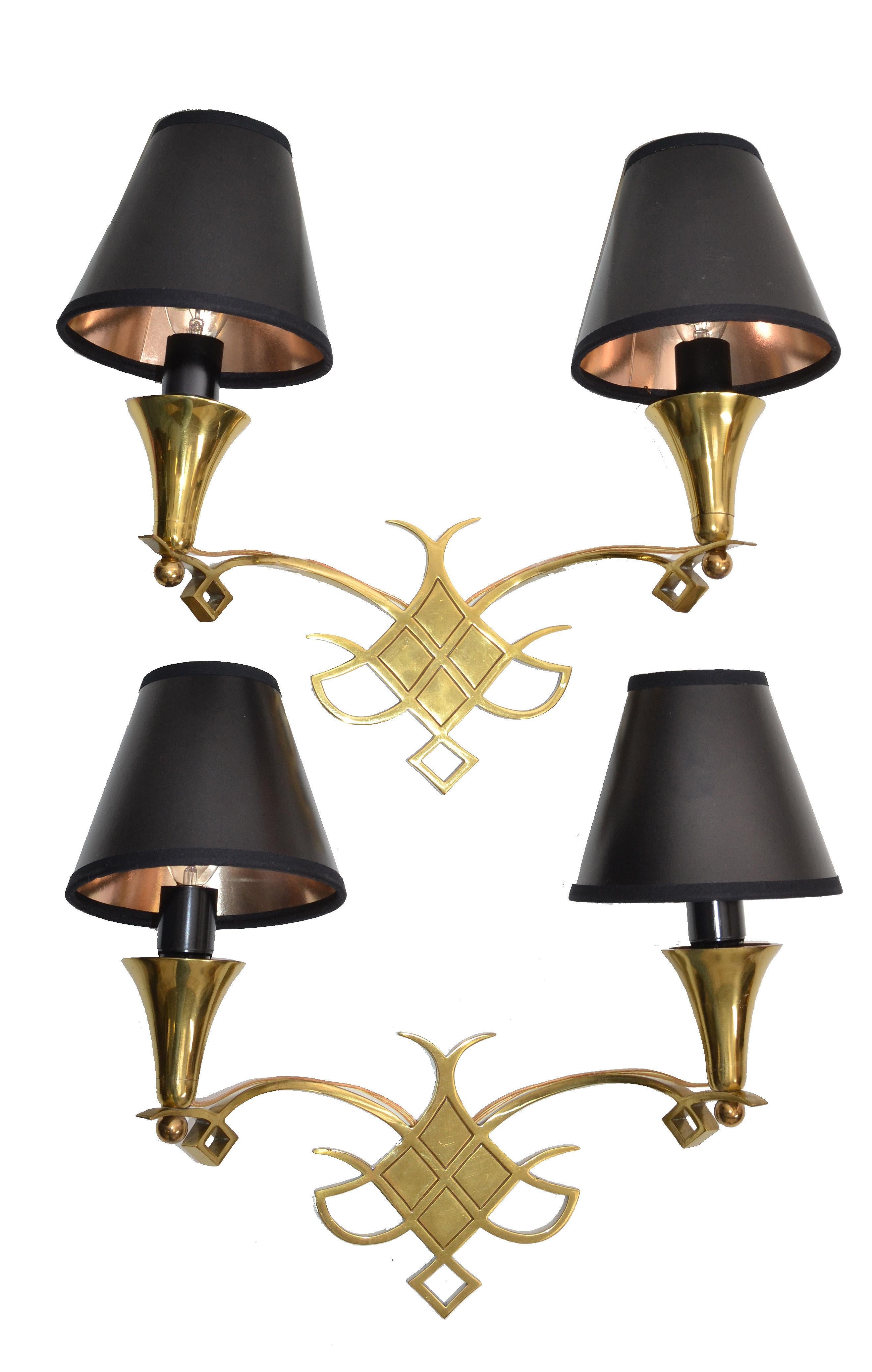 Very elegant pair of brass sconces, wall lights in the style of Jules Leleu.
The Set is rewired for the US and each sconce takes two 40 watts light bulbs.
Sold with black & gold clip on paper shades.
French Mid-Century Modern design from the late